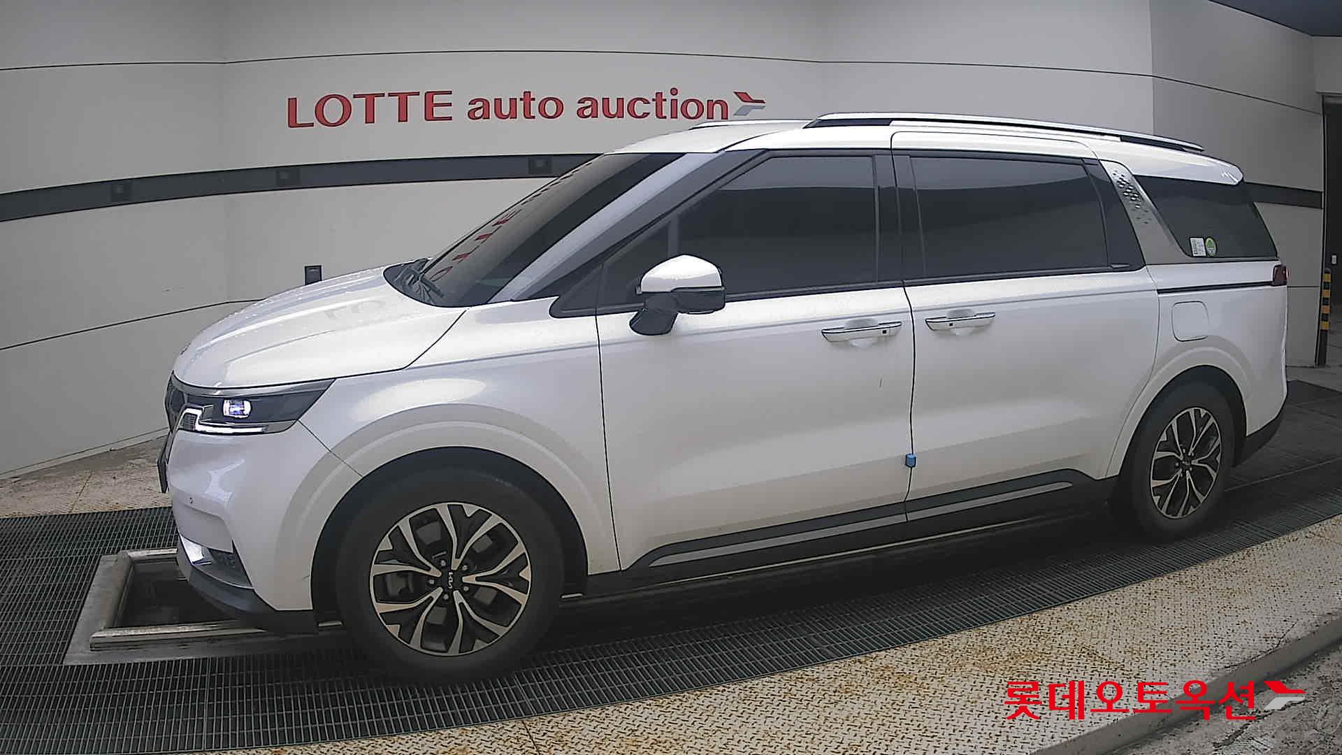 2023 - kia carnival