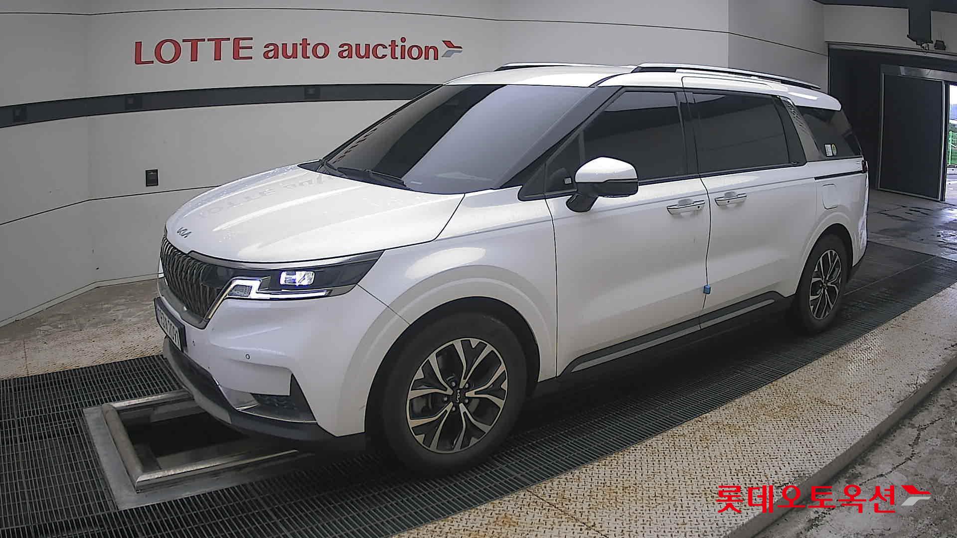 2023 - kia carnival