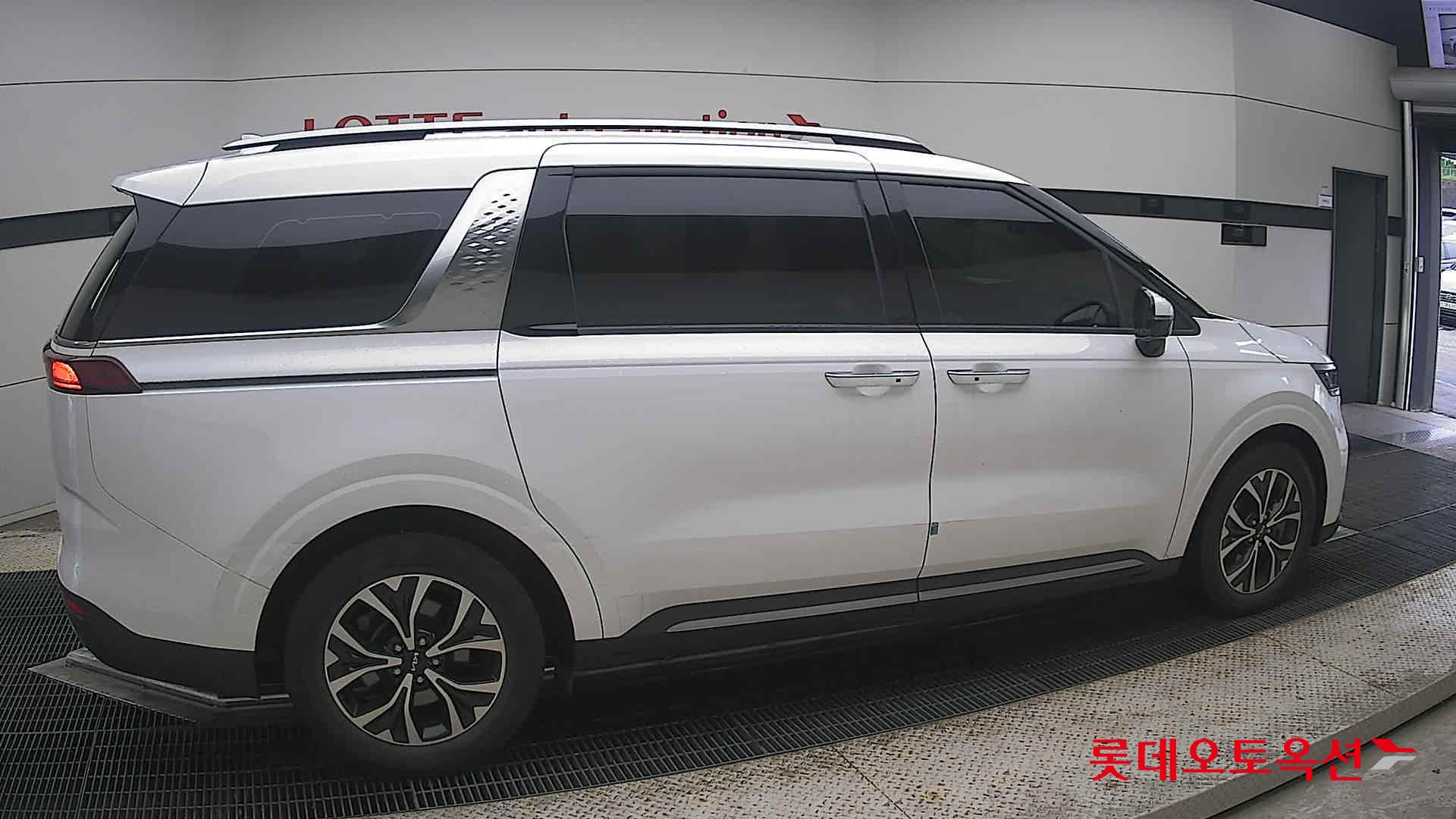 2023 - kia carnival
