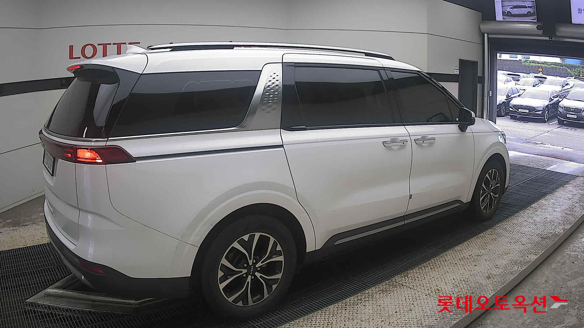 2023 - kia carnival