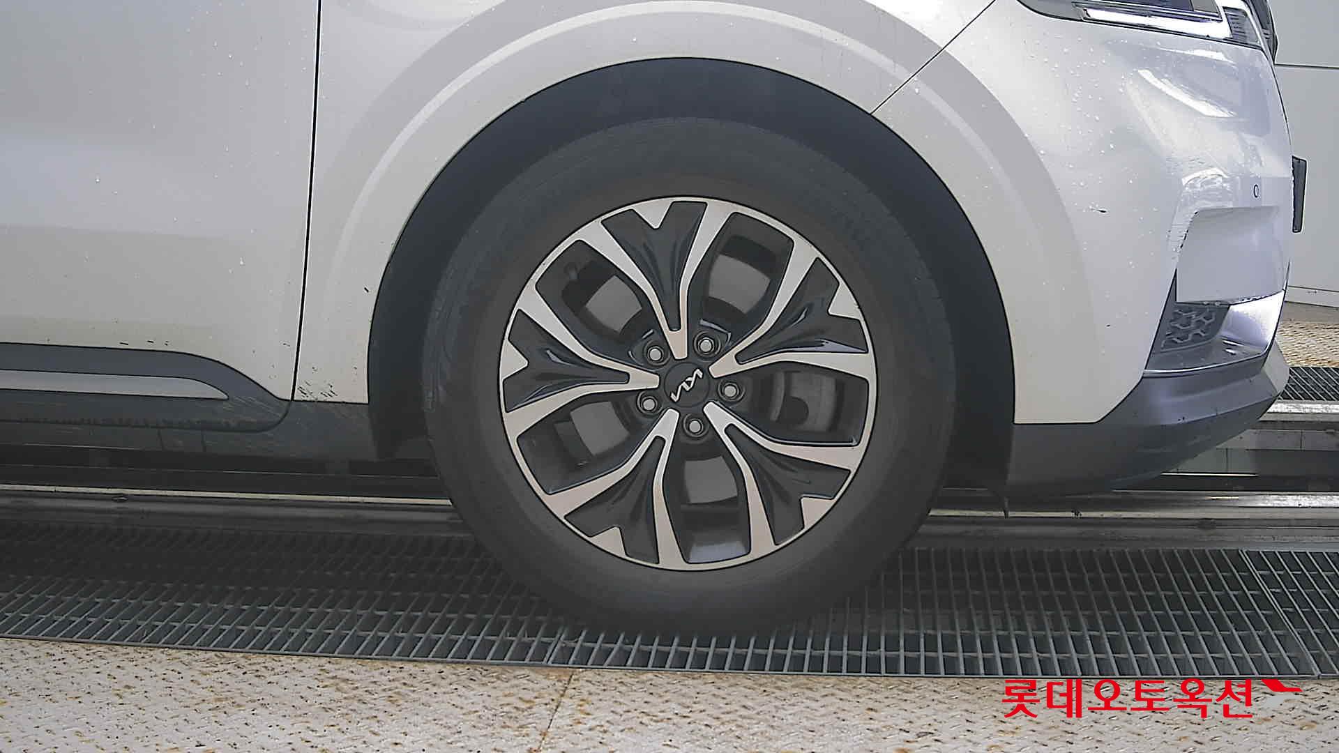 2023 - kia carnival