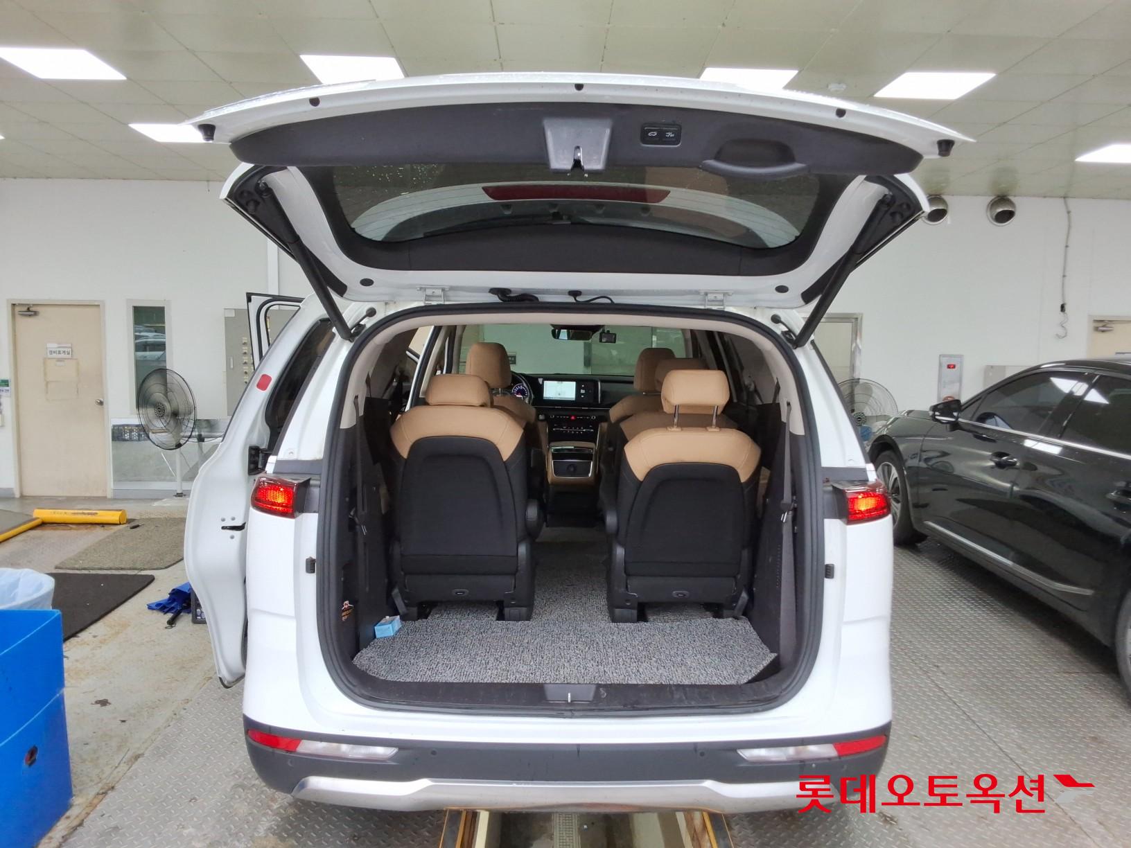 2023 - kia carnival