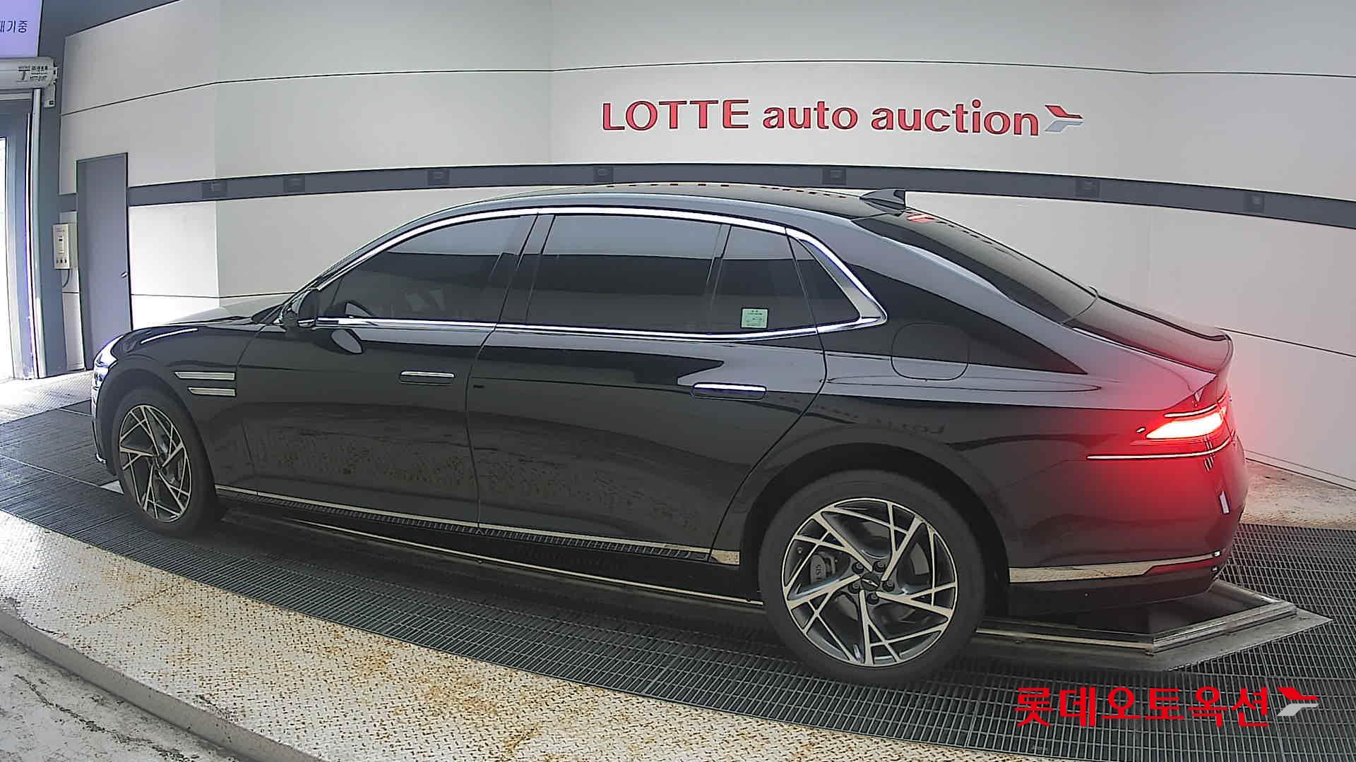 2022 - genesis g90