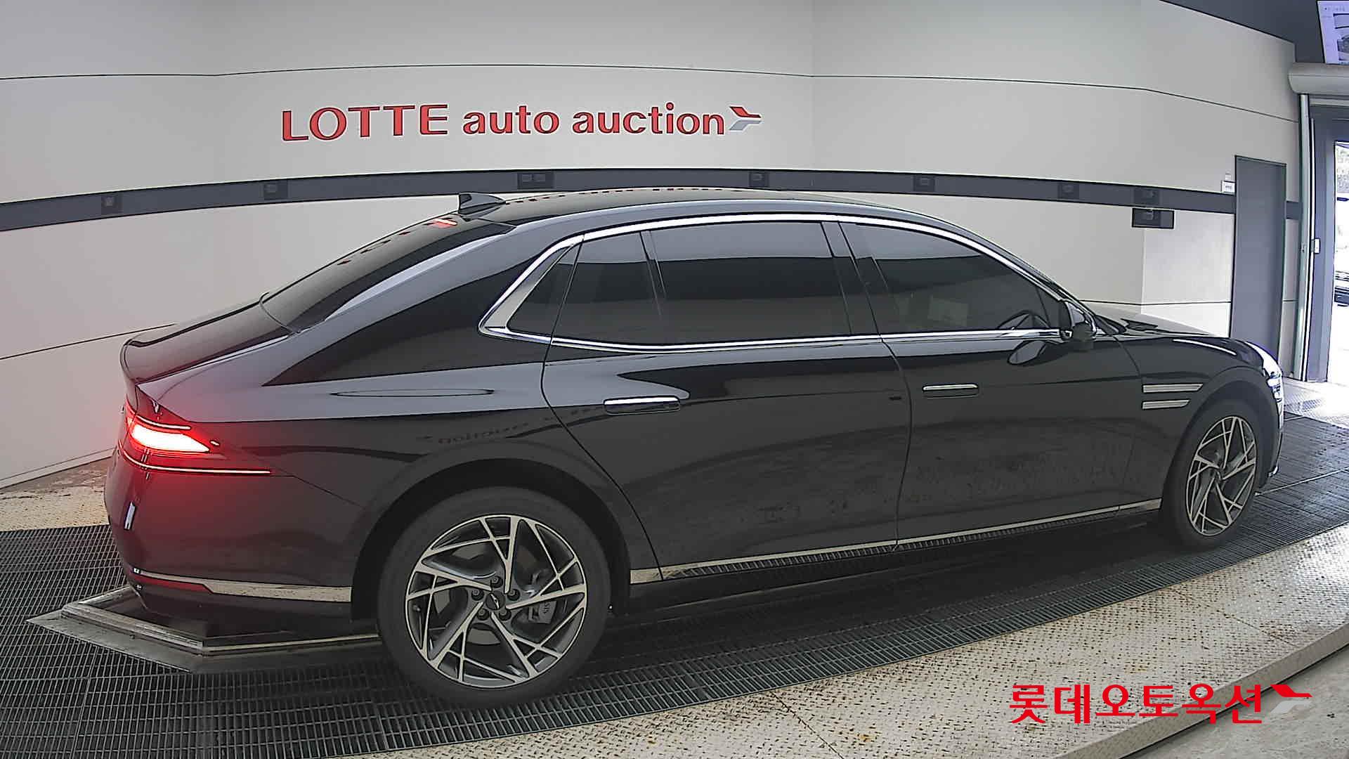 2022 - genesis g90