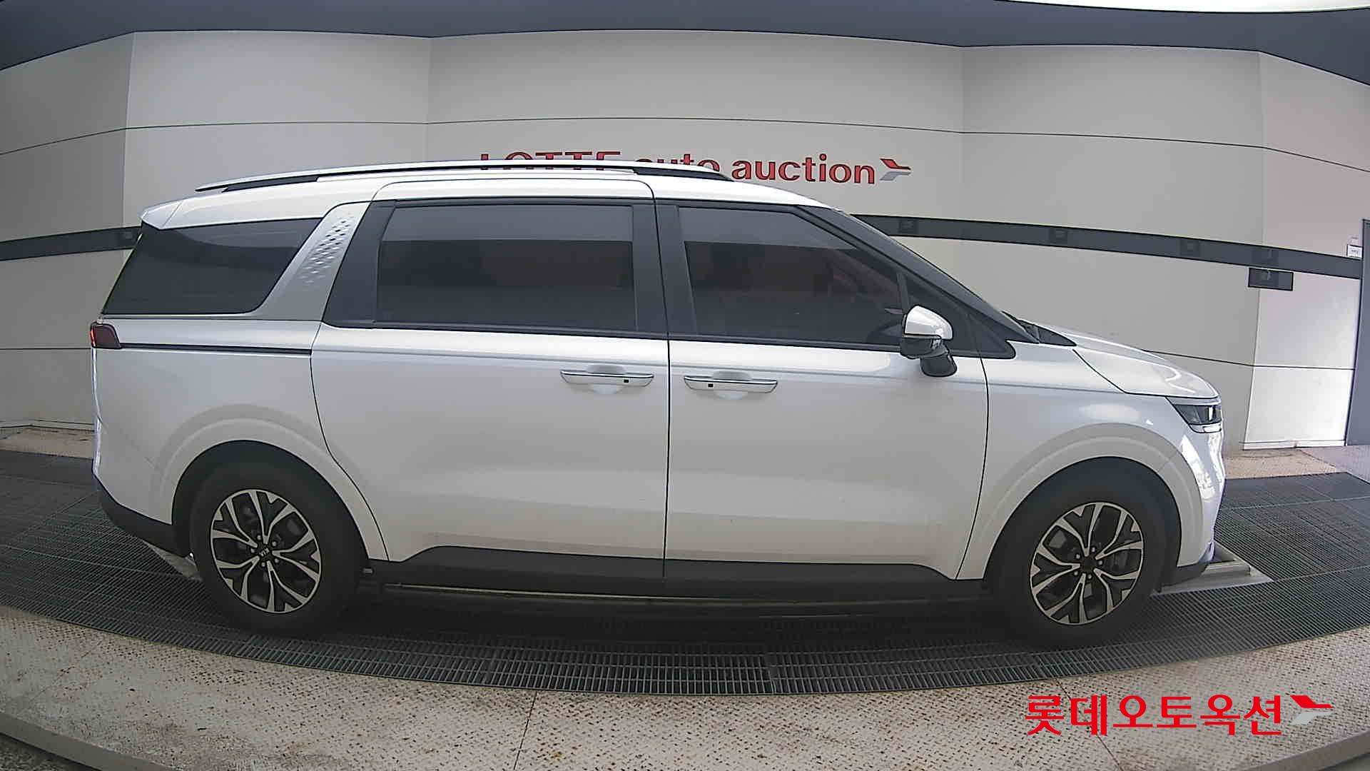 2021 - kia carnival
