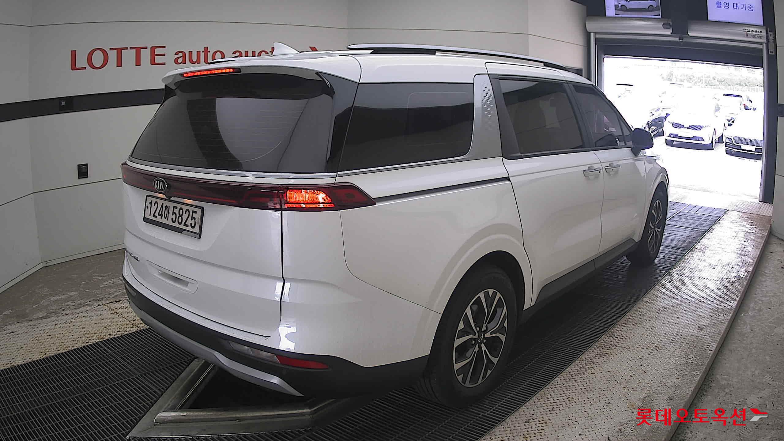 2021 - kia carnival