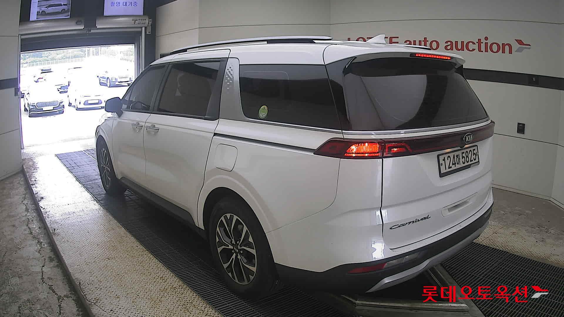 2021 - kia carnival