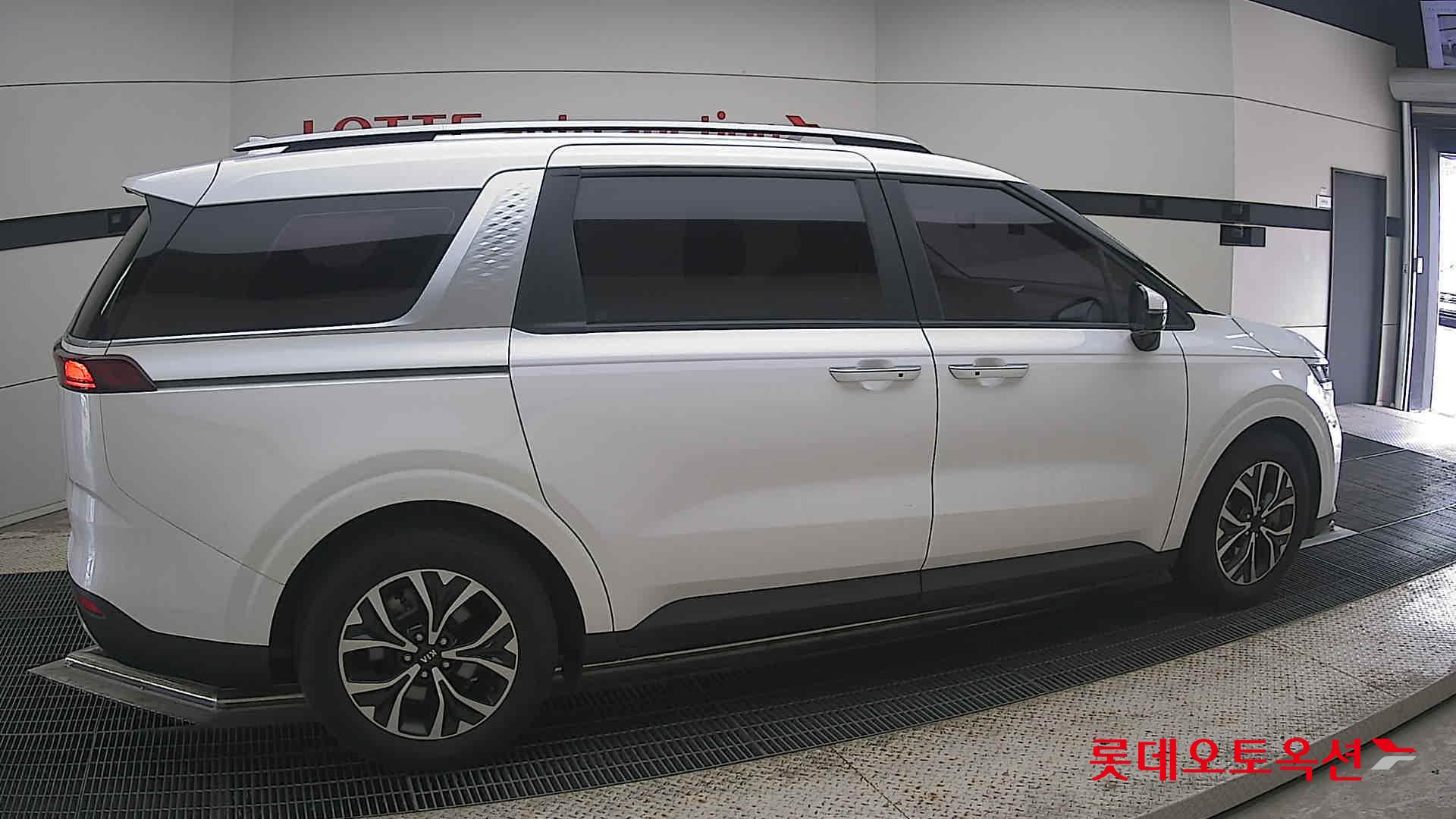 2021 - kia carnival