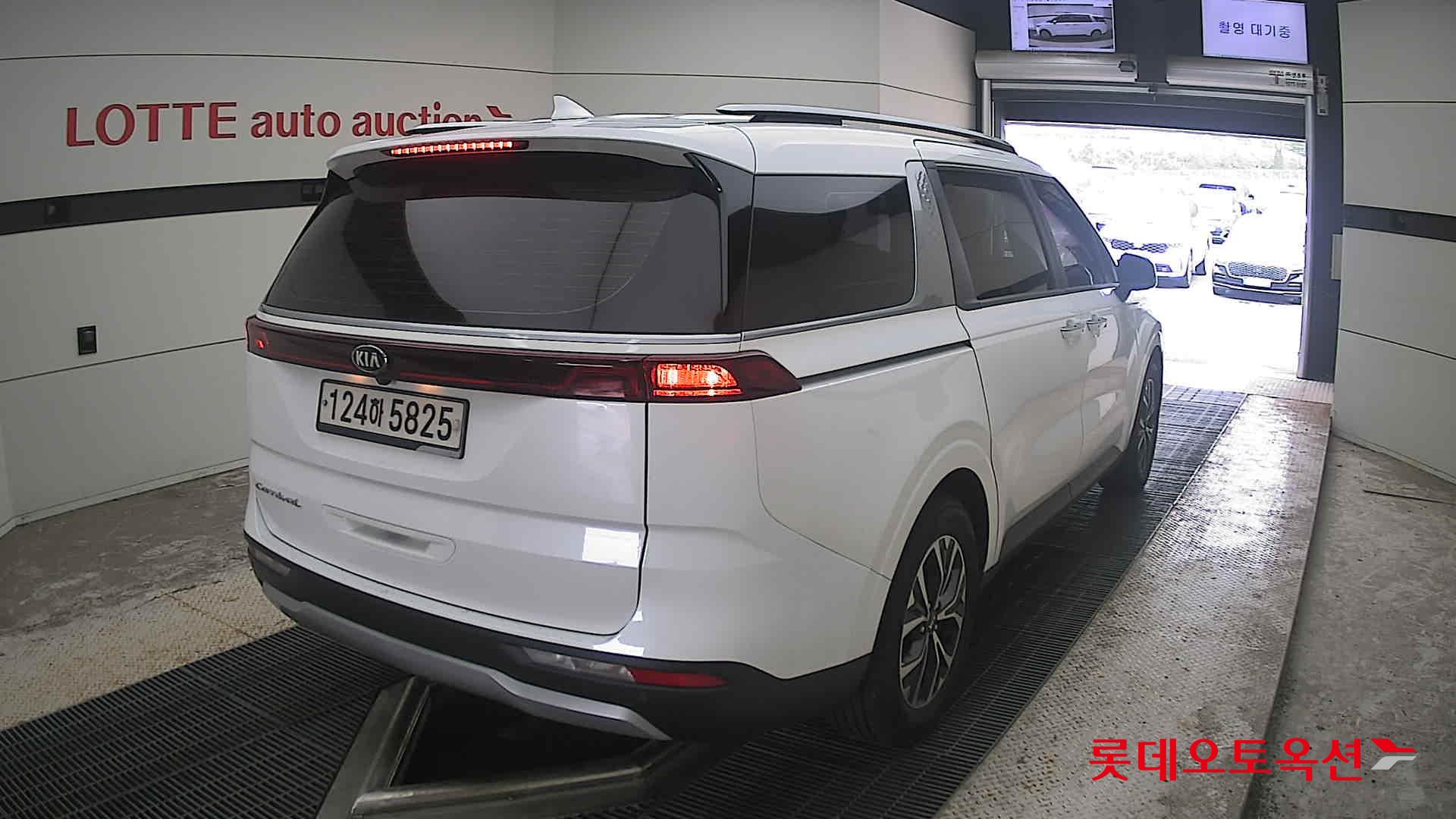 2021 - kia carnival