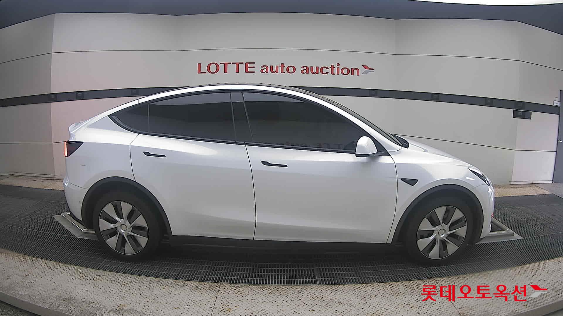 2022 - tesla model y