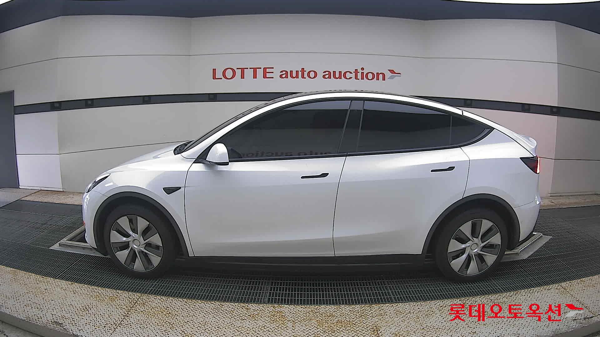 2022 - tesla model y