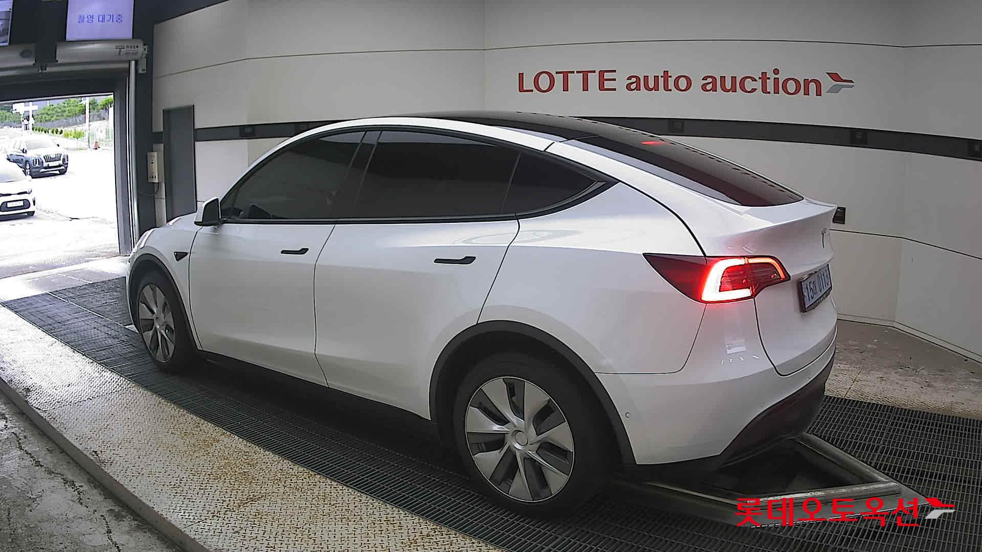 2022 - tesla model y