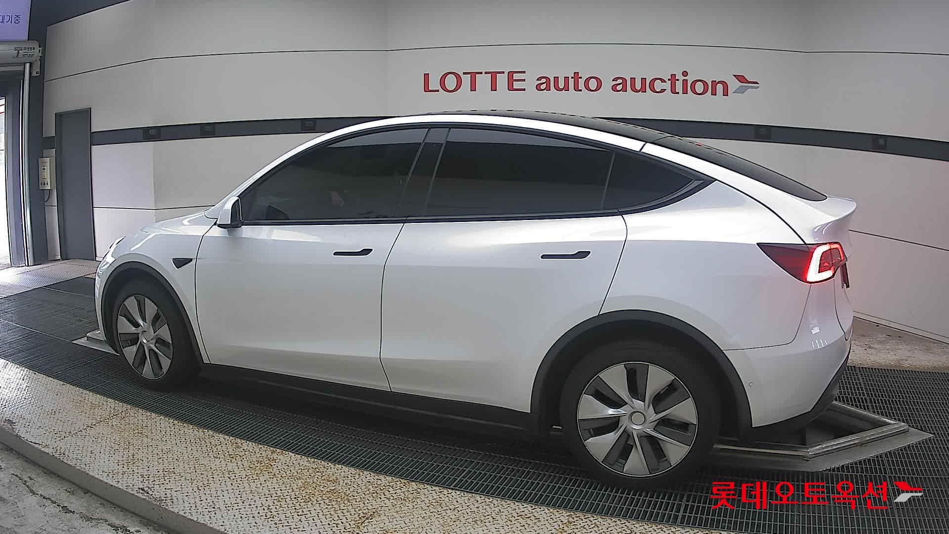 2022 - tesla model y