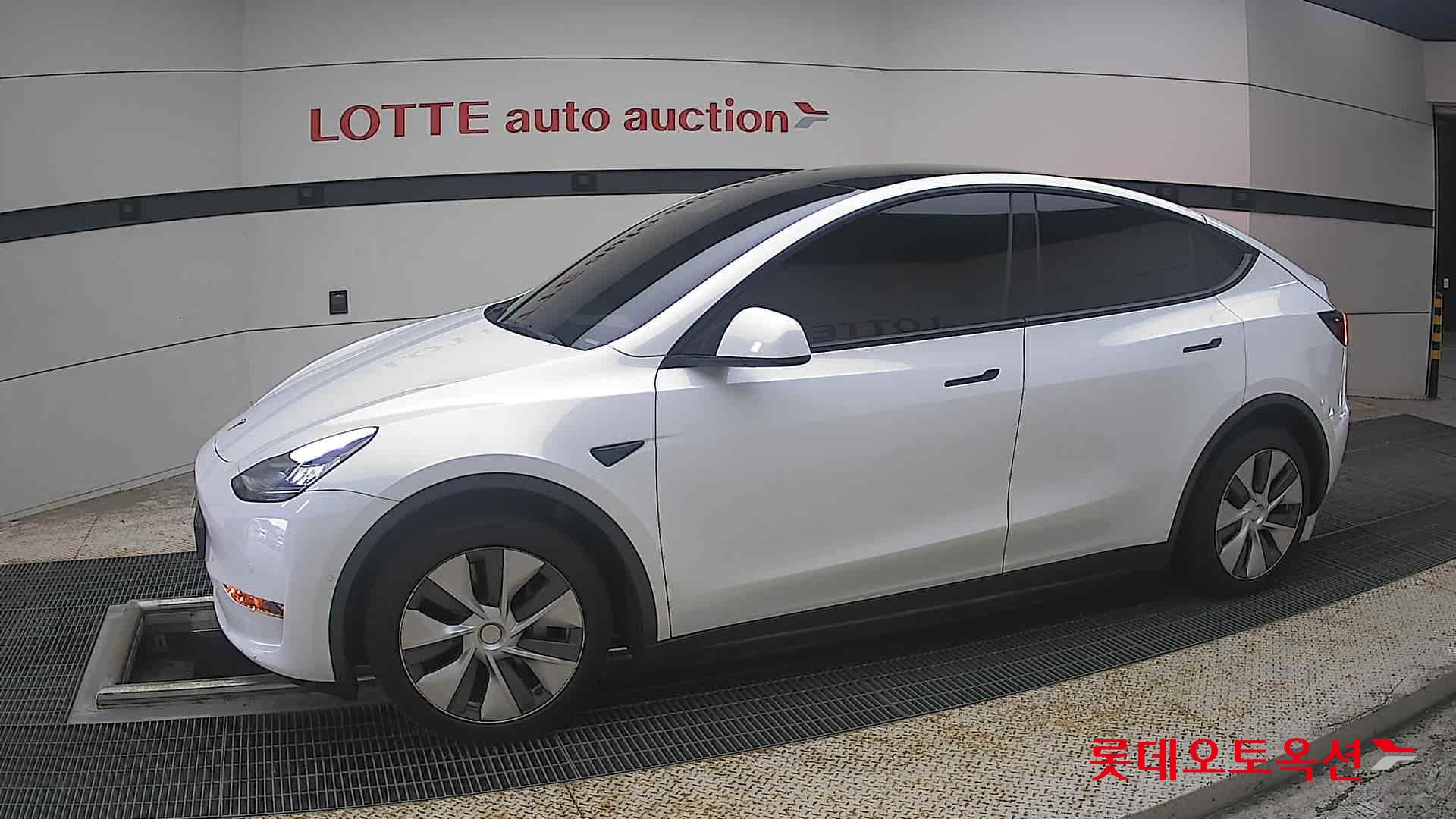 2022 - tesla model y