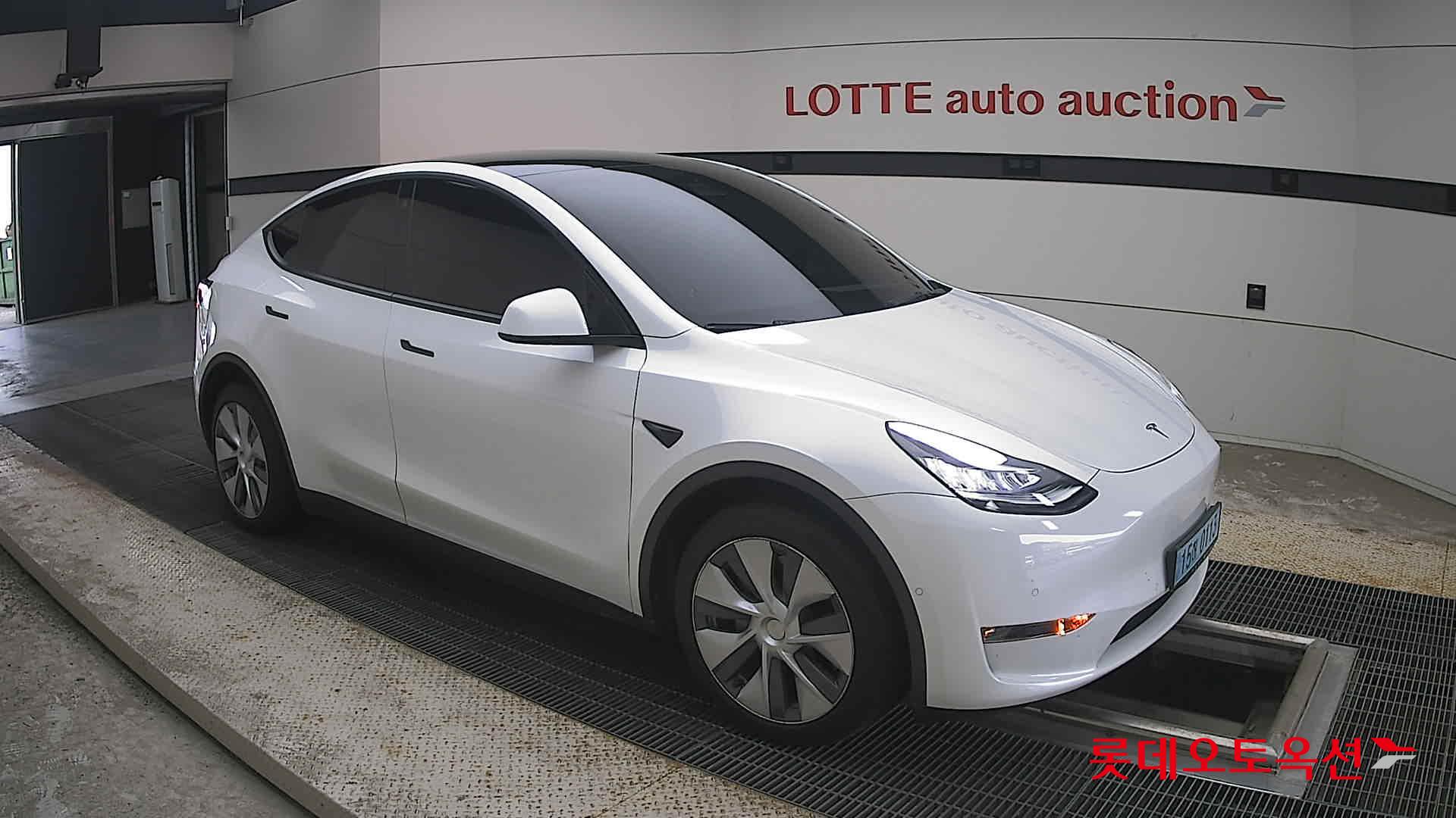 2022 - tesla model y