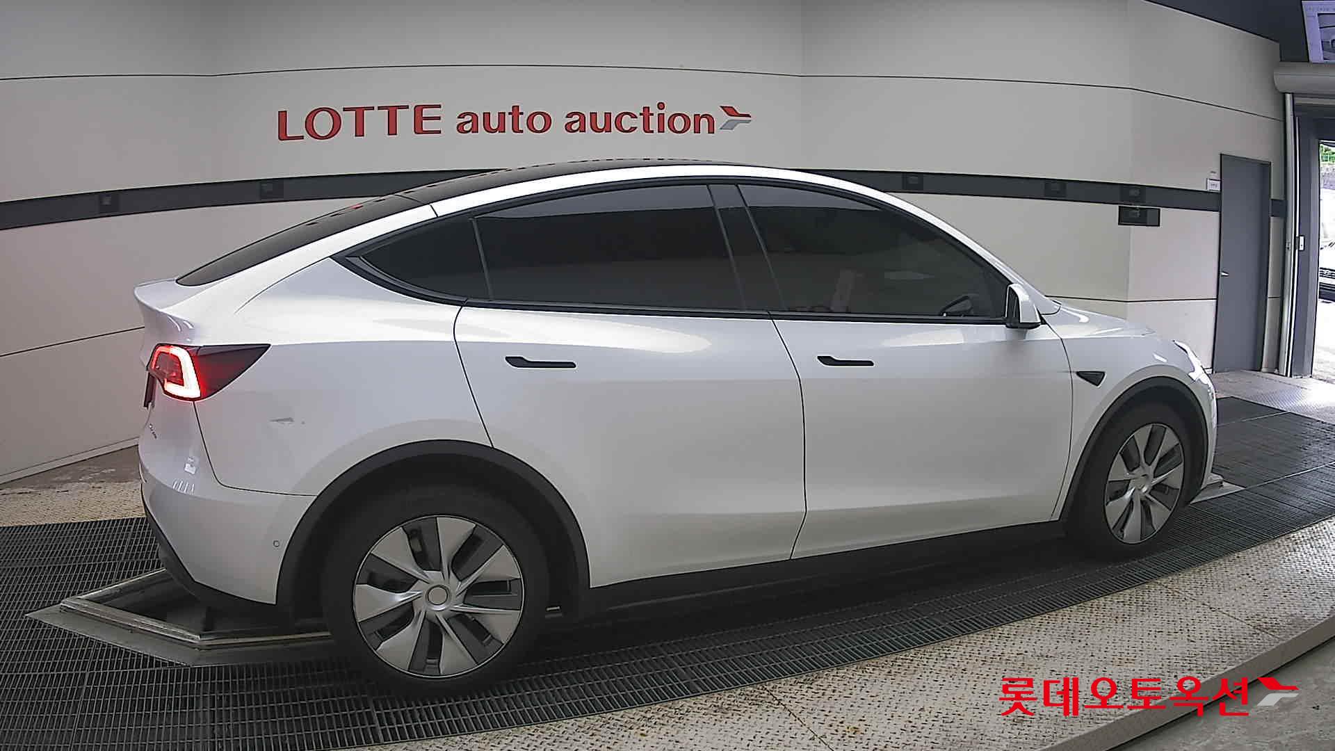 2022 - tesla model y