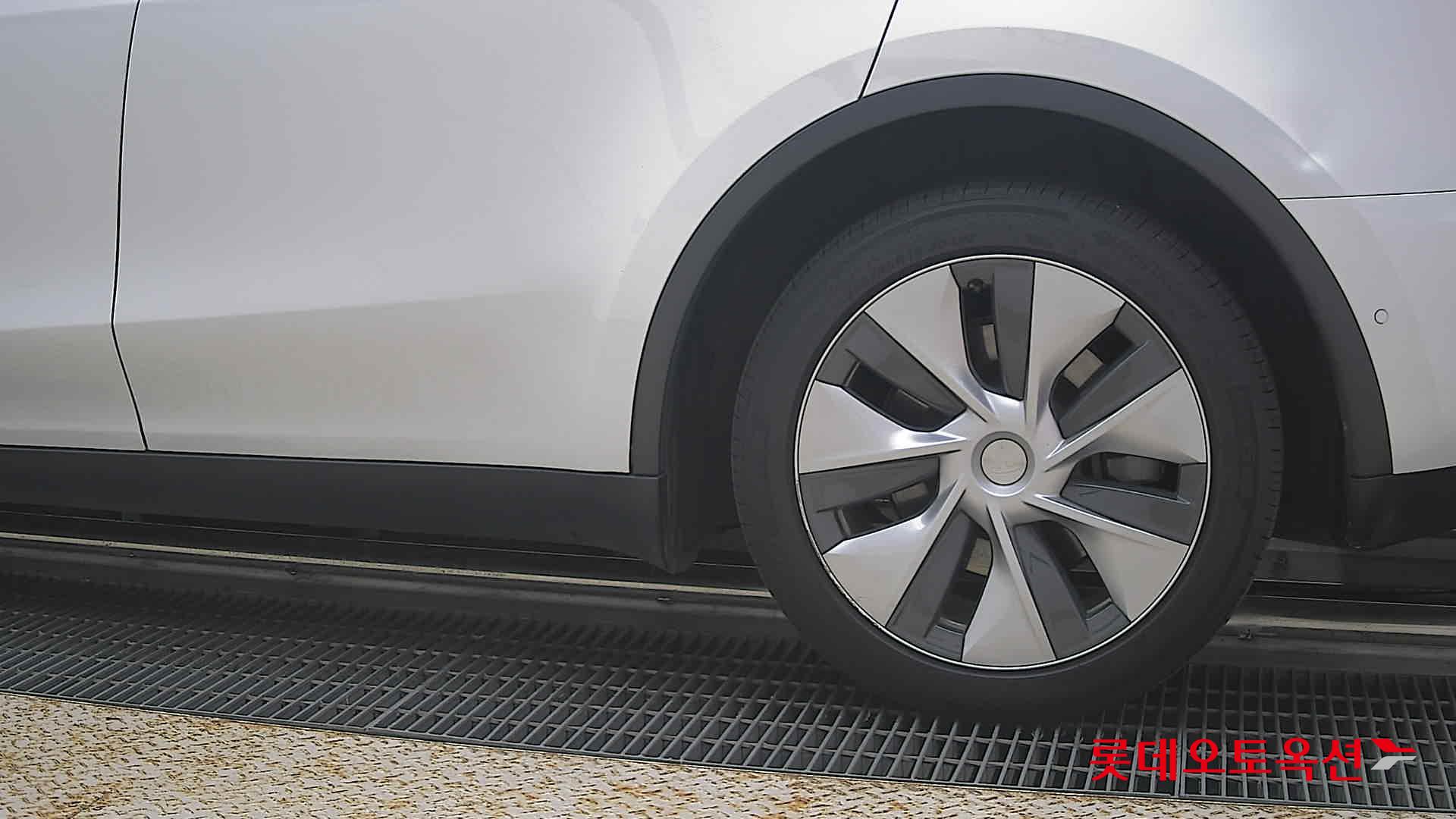 2022 - tesla model y