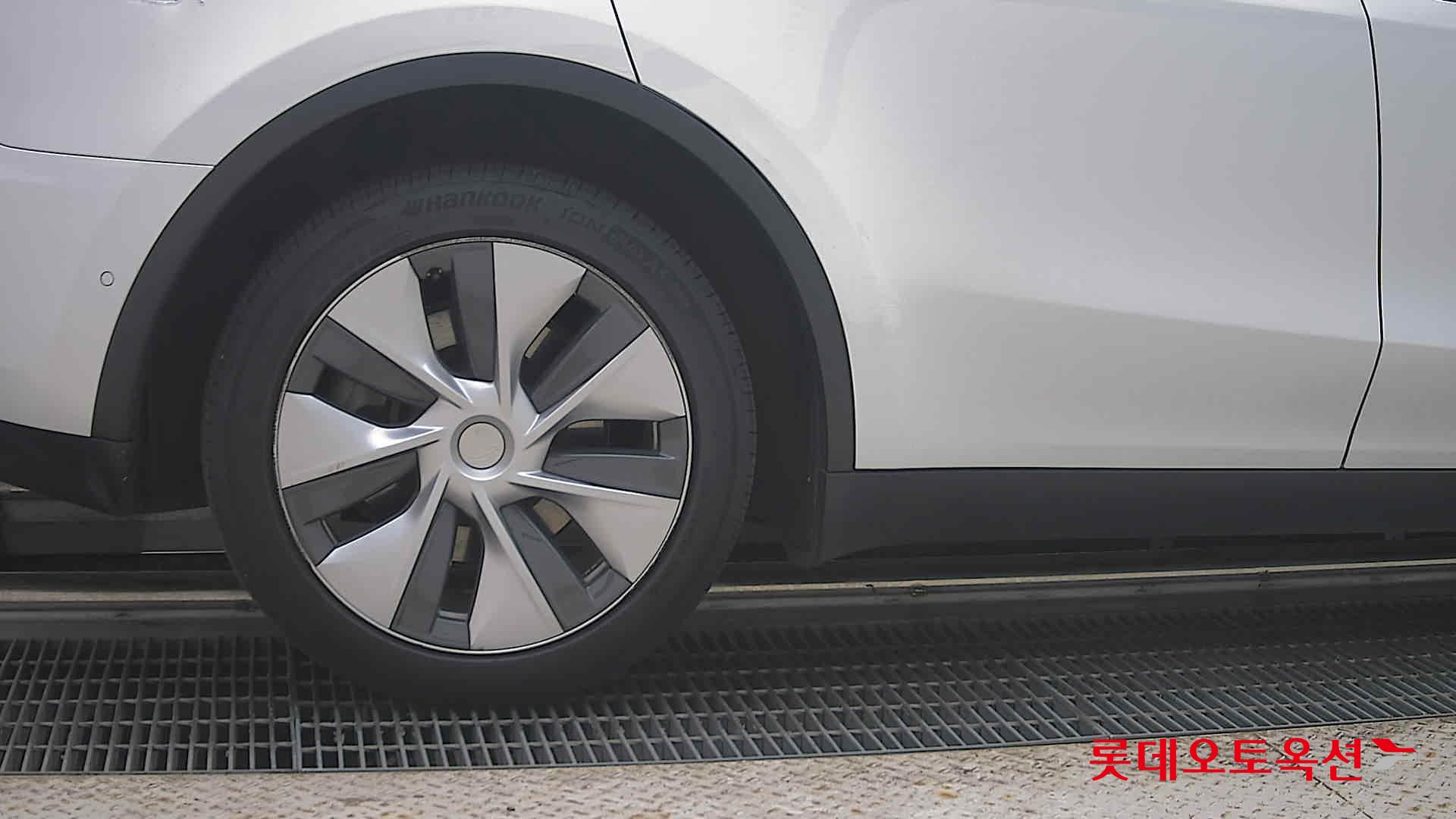 2022 - tesla model y