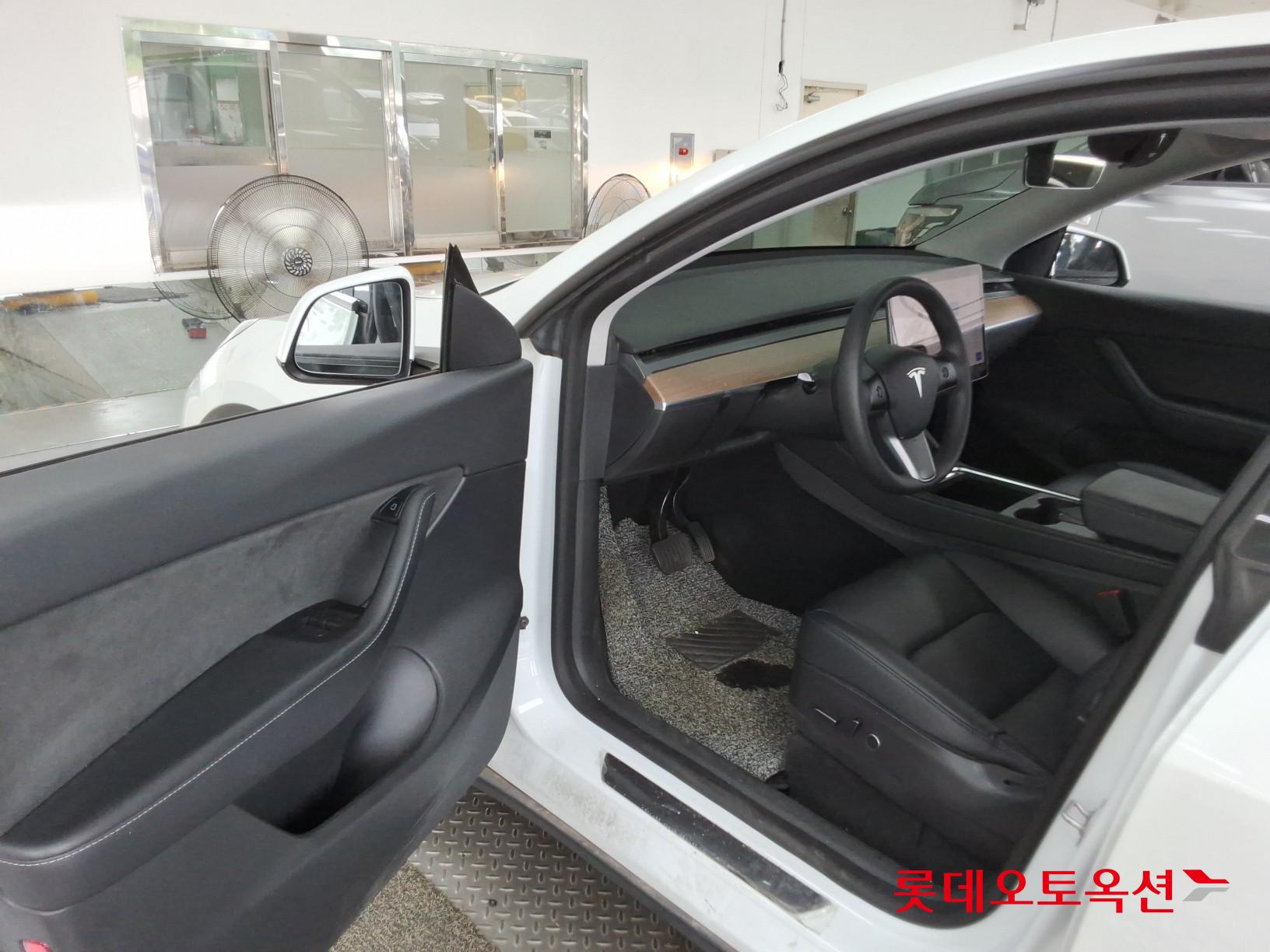 2022 - tesla model y