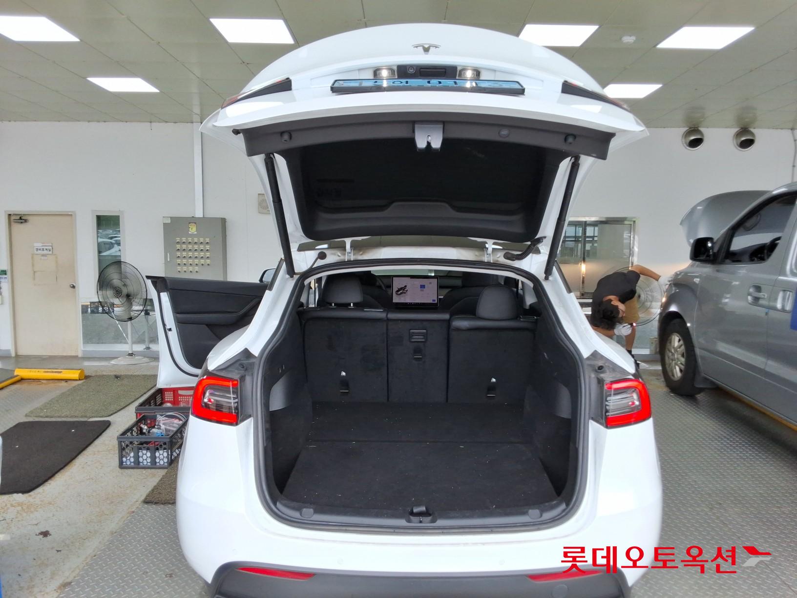 2022 - tesla model y