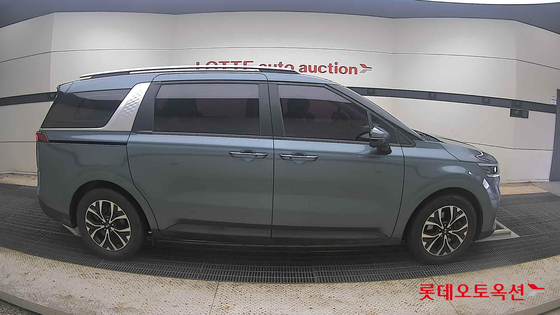 2021 - kia carnival