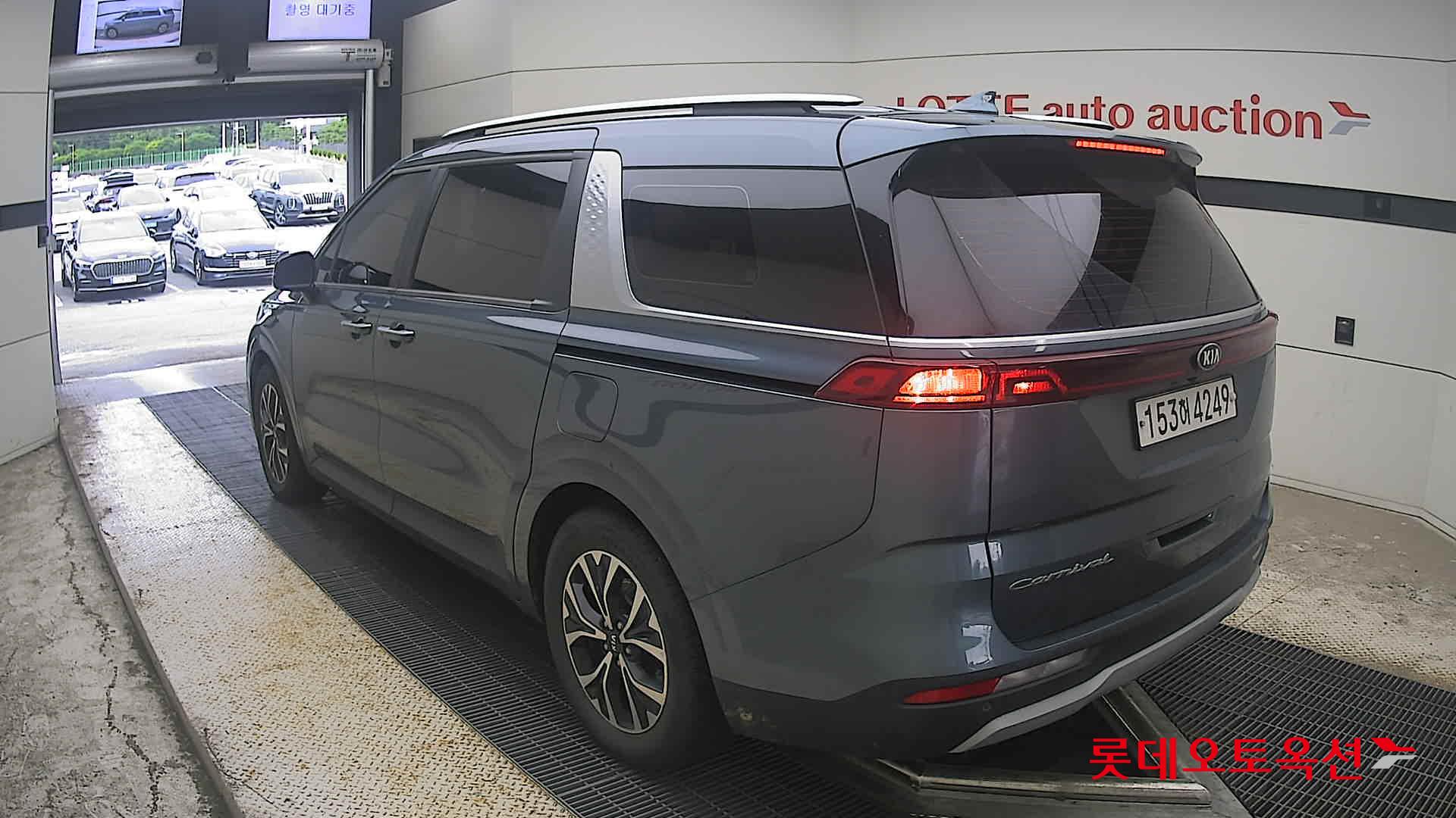 2021 - kia carnival