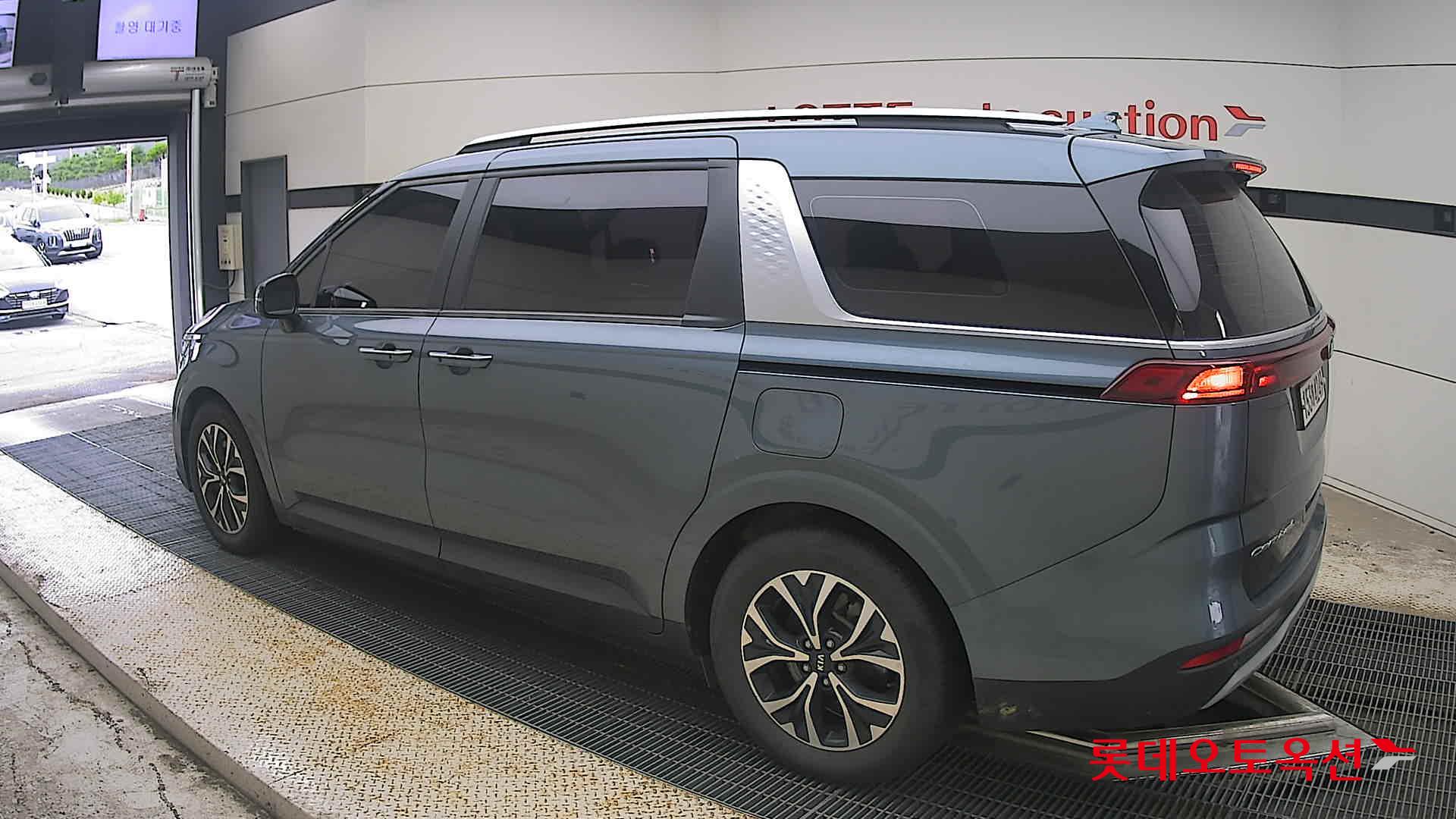 2021 - kia carnival