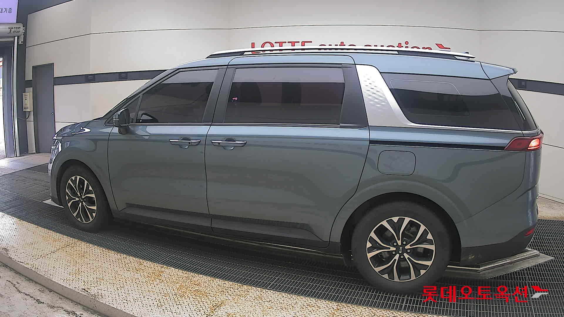 2021 - kia carnival