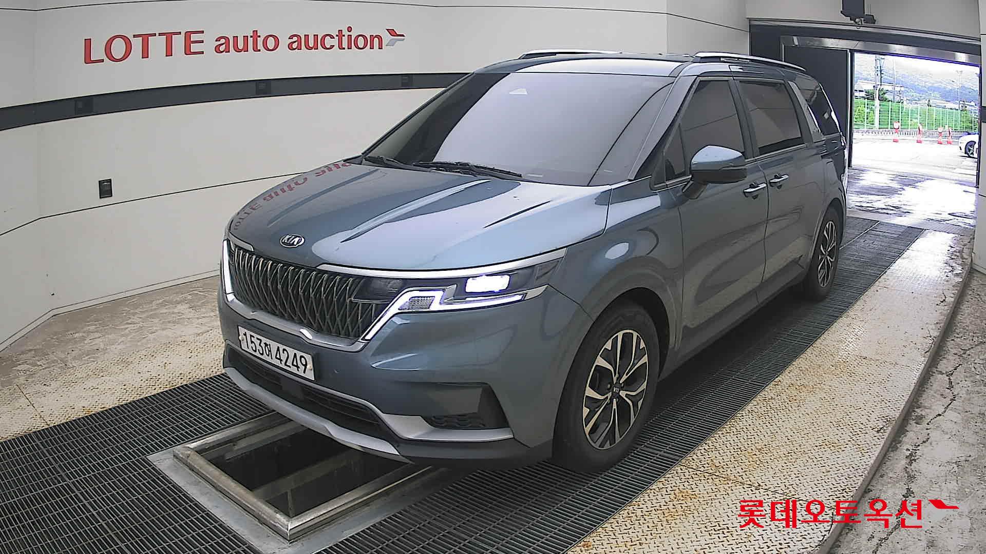 2021 - kia carnival