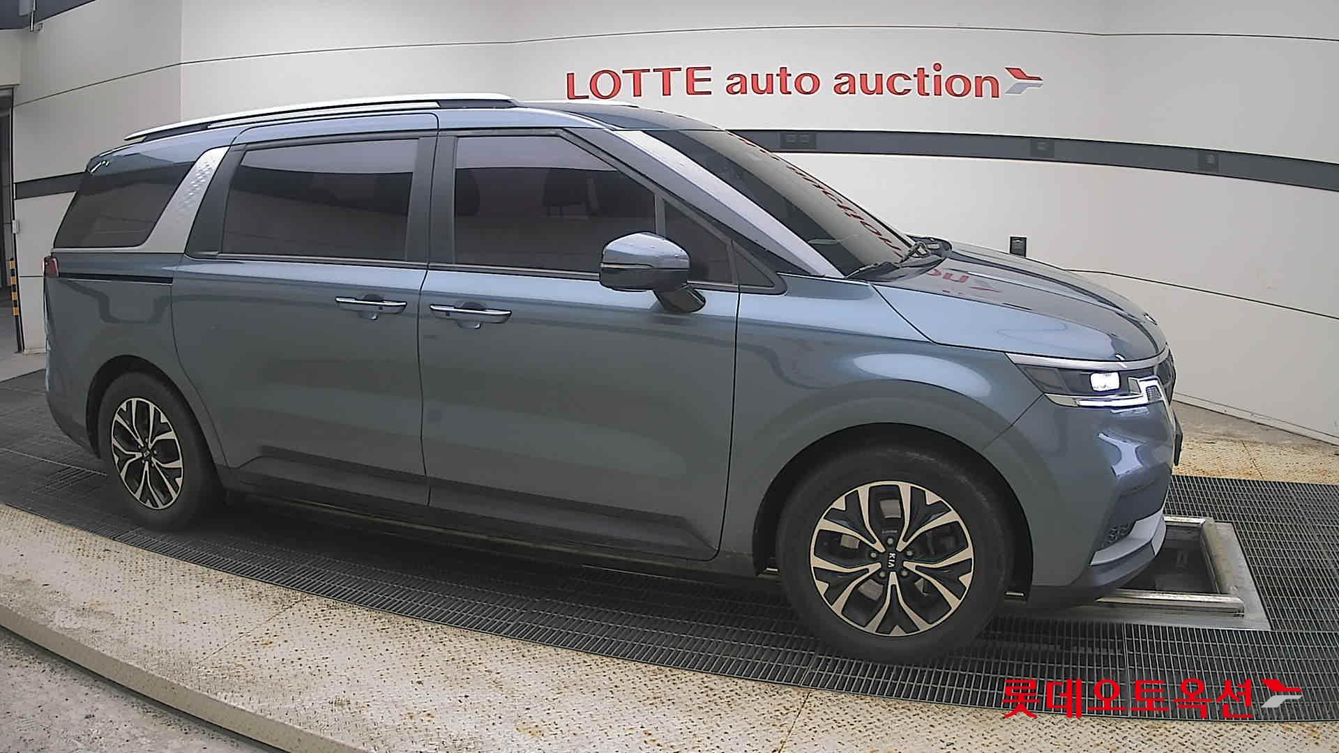 2021 - kia carnival