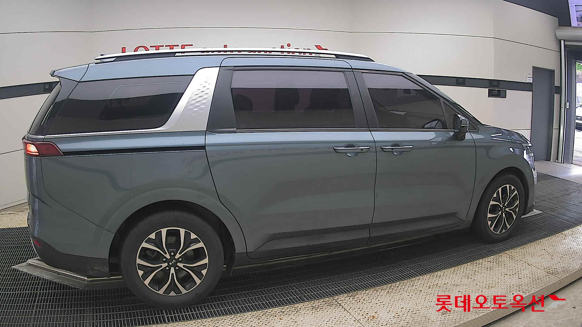 2021 - kia carnival