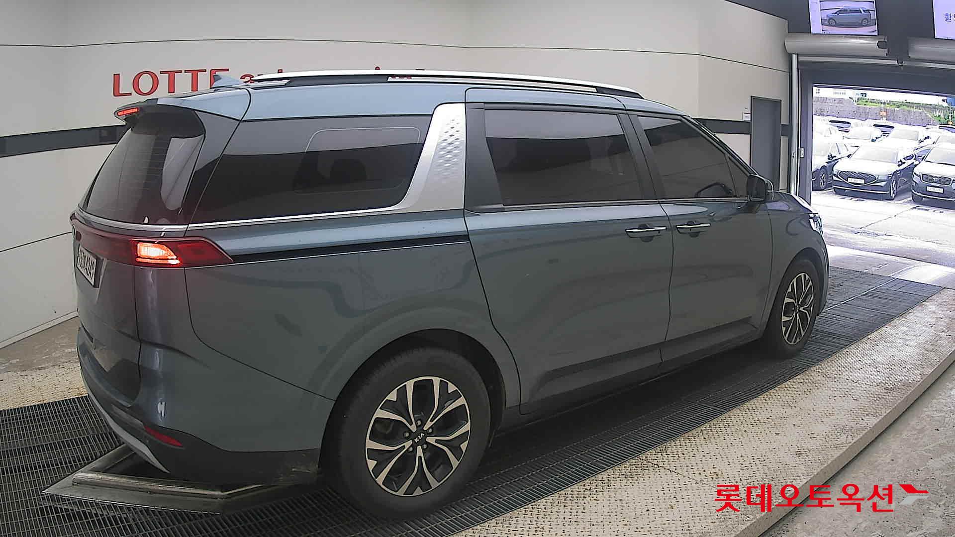 2021 - kia carnival