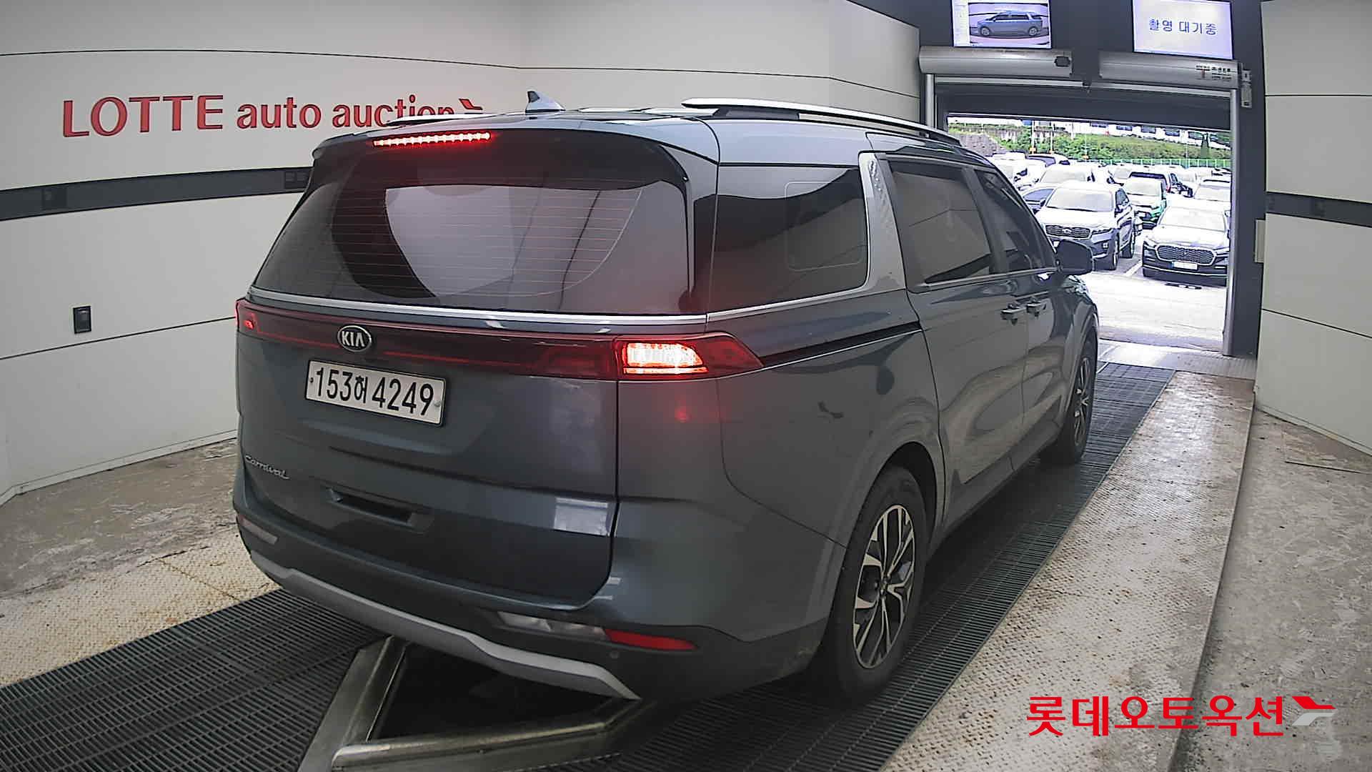 2021 - kia carnival