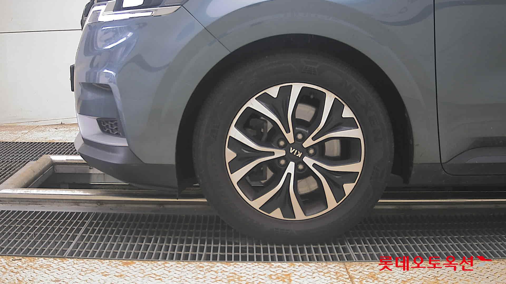 2021 - kia carnival