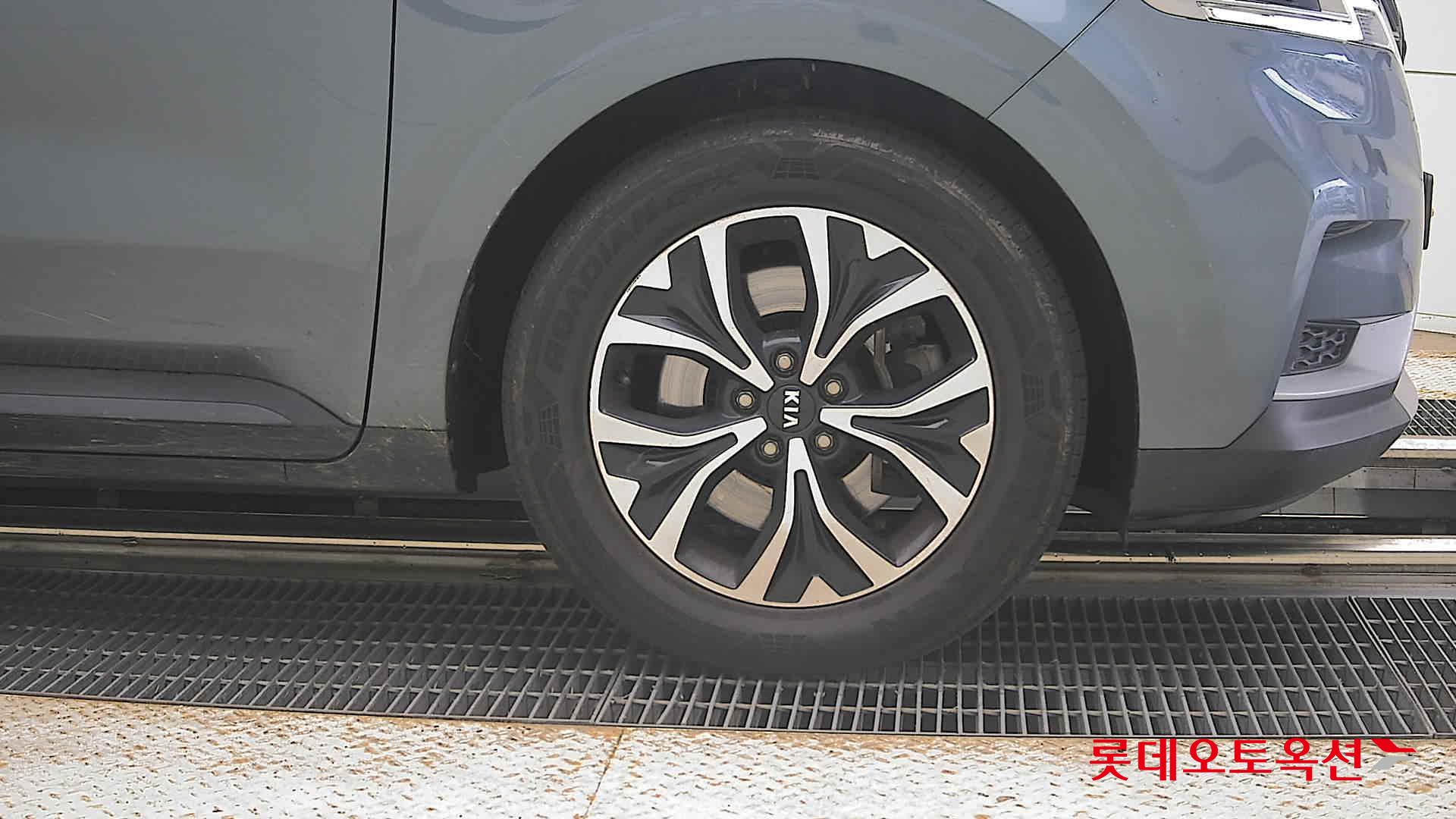 2021 - kia carnival