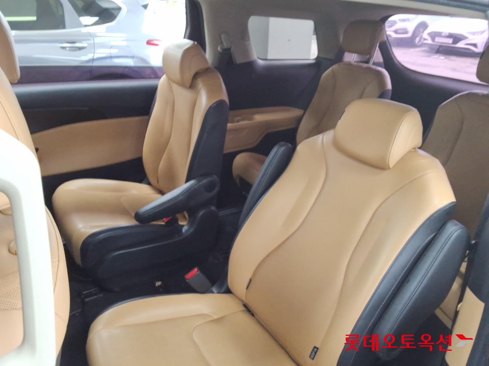 2021 - kia carnival