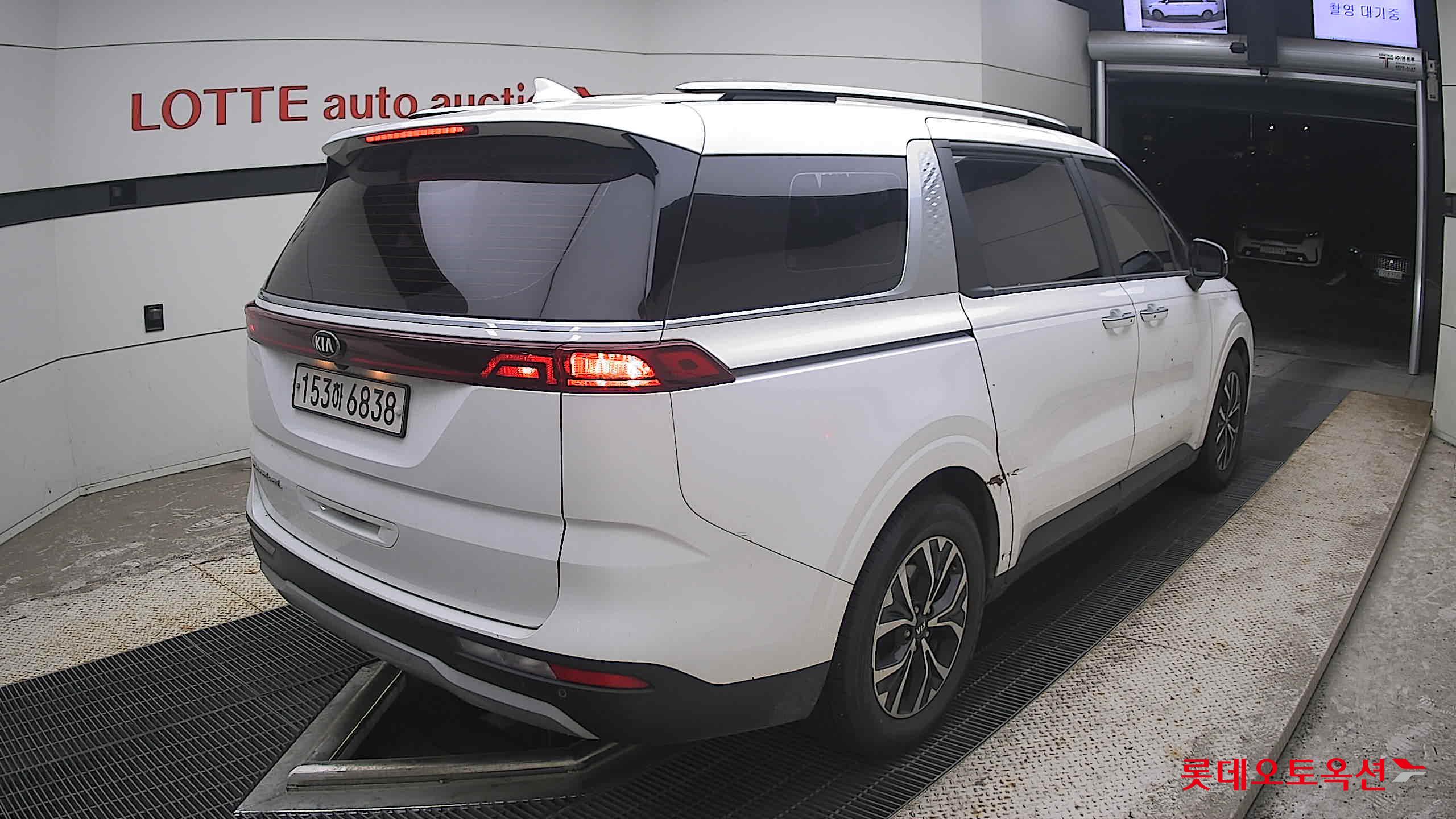 2021 - kia carnival