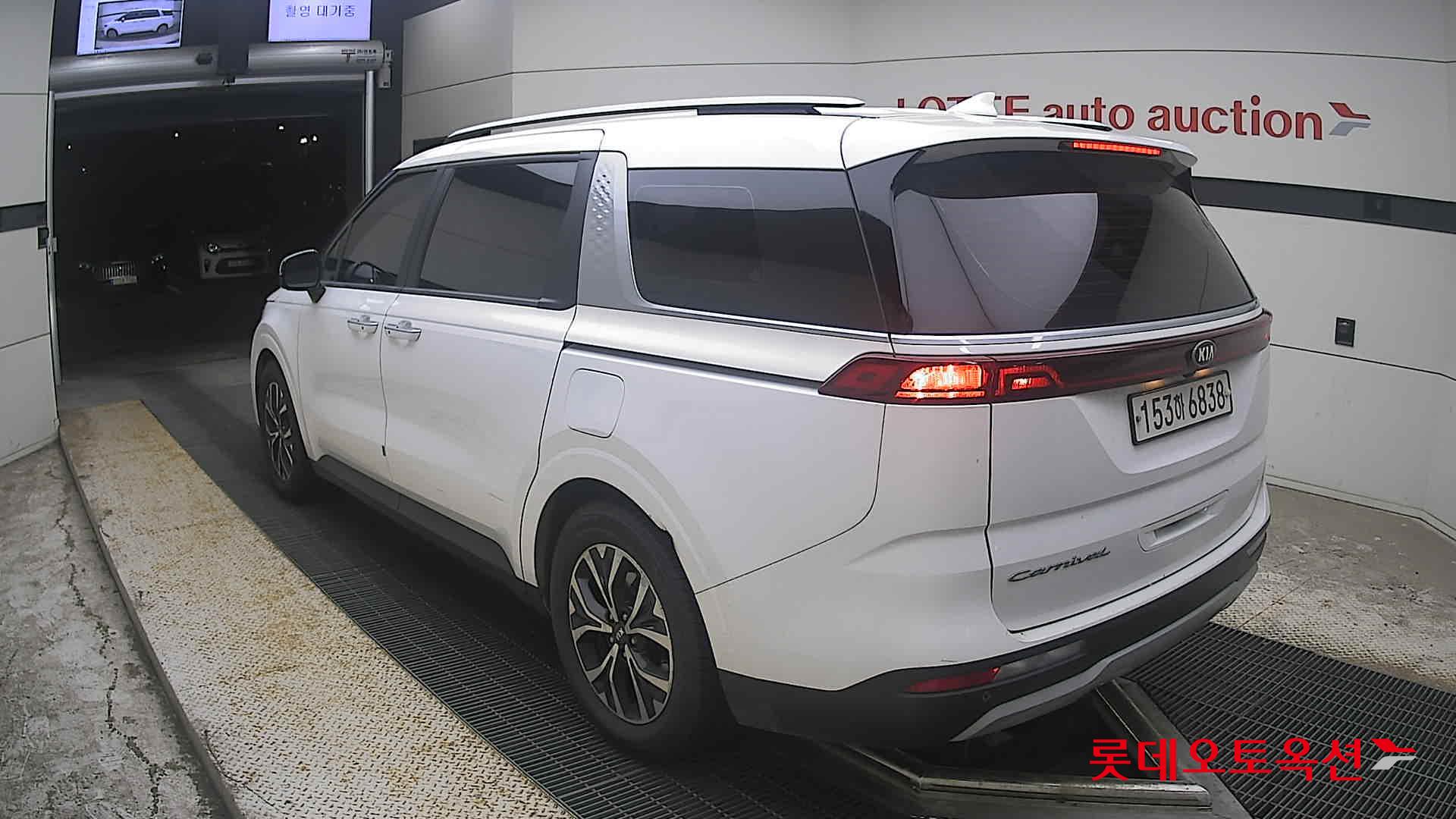 2021 - kia carnival