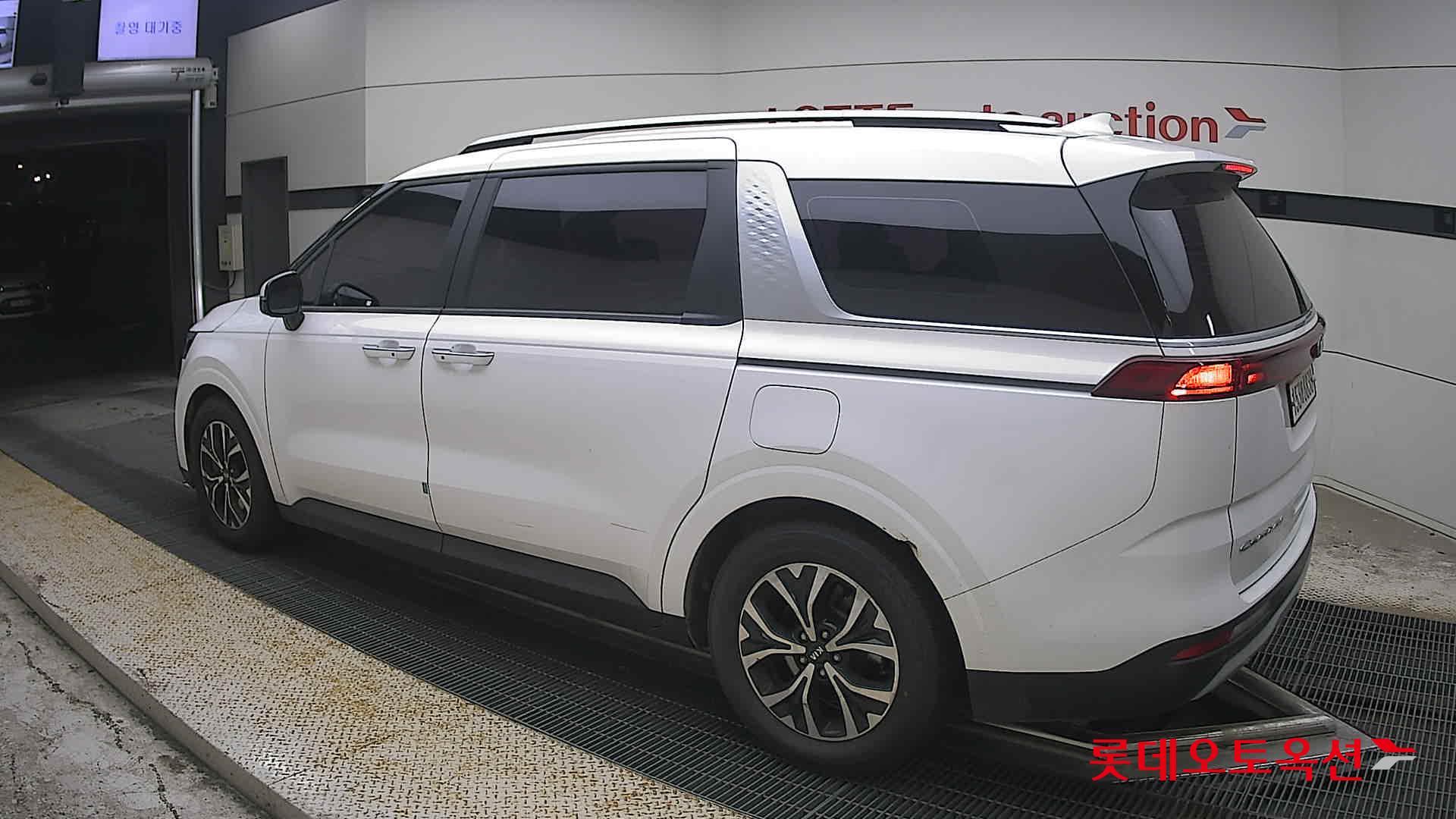 2021 - kia carnival