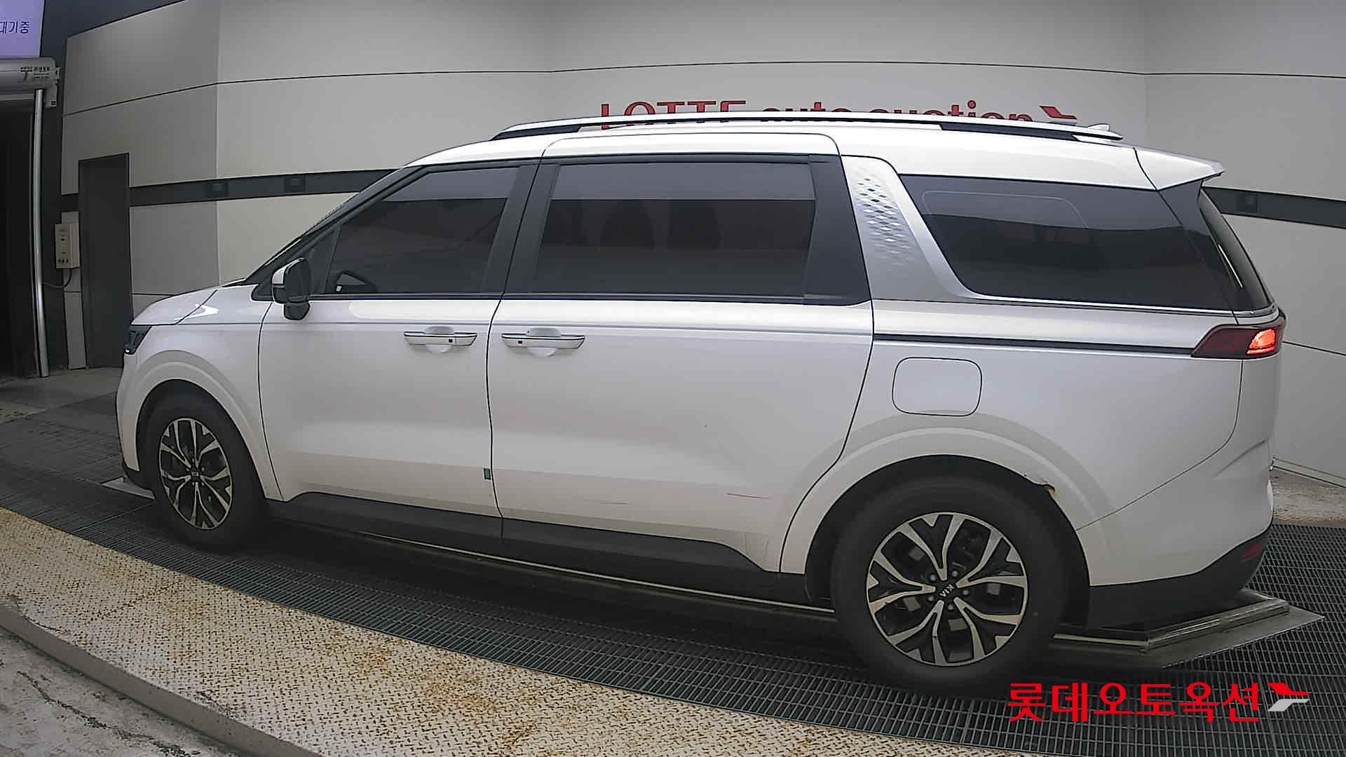 2021 - kia carnival