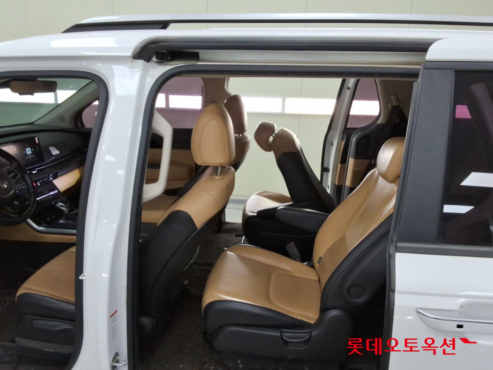 2021 - kia carnival