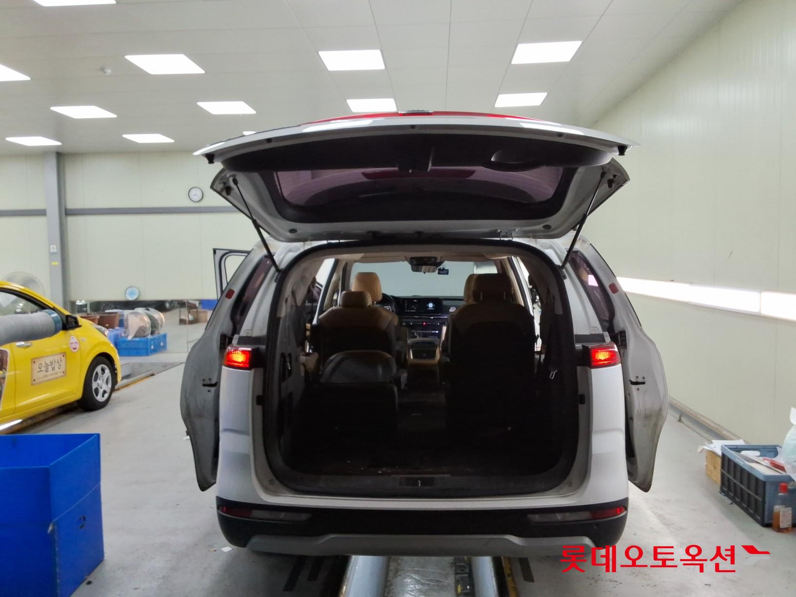 2021 - kia carnival