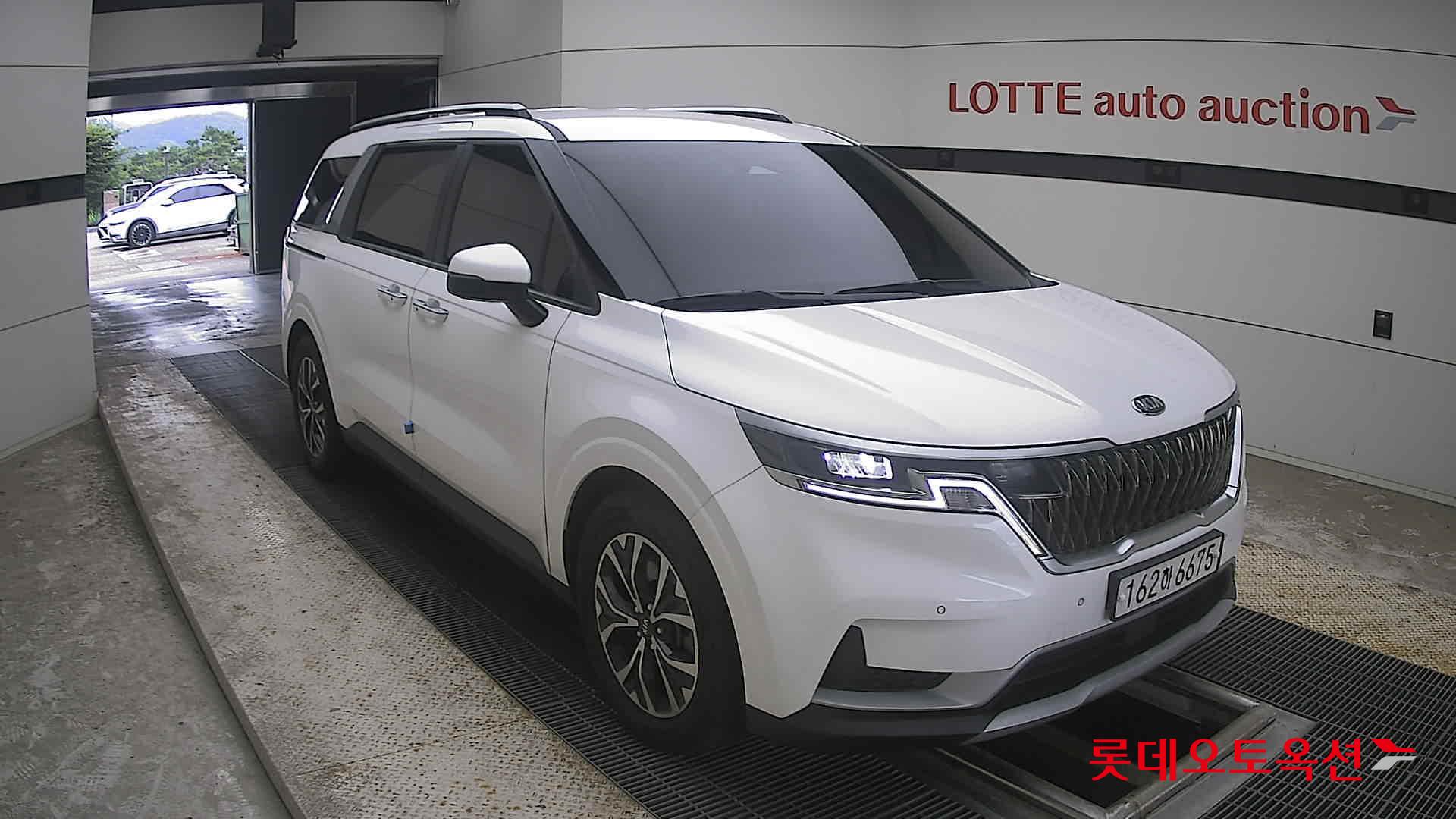 2021 - kia carnival