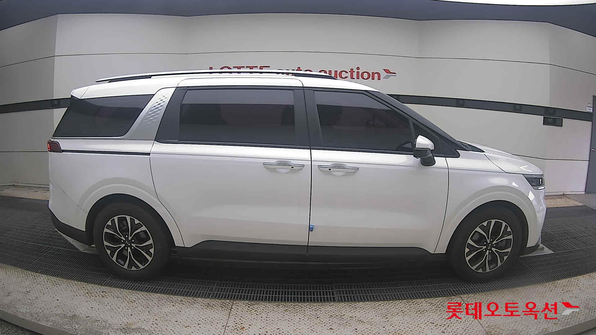 2021 - kia carnival
