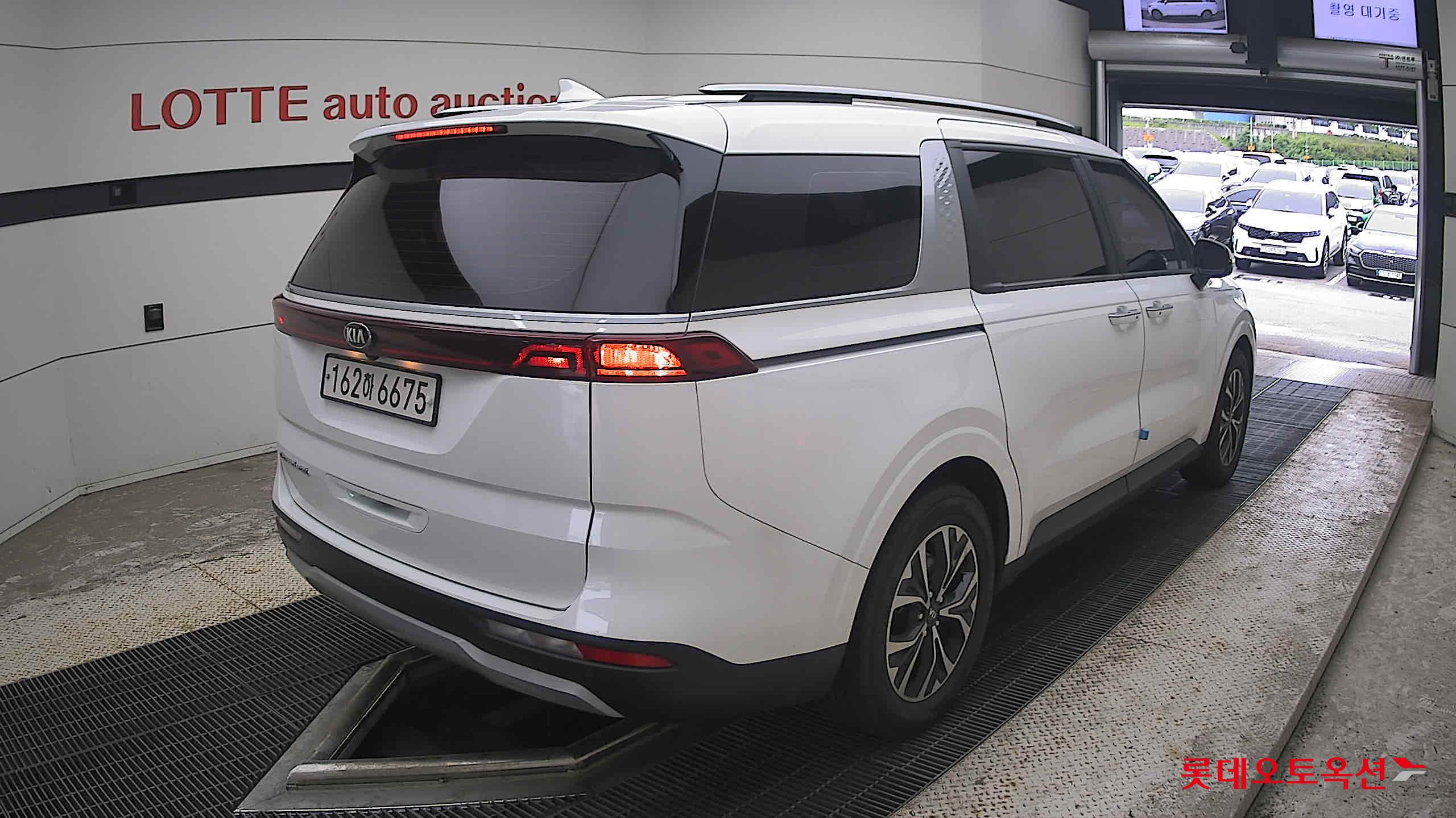 2021 - kia carnival