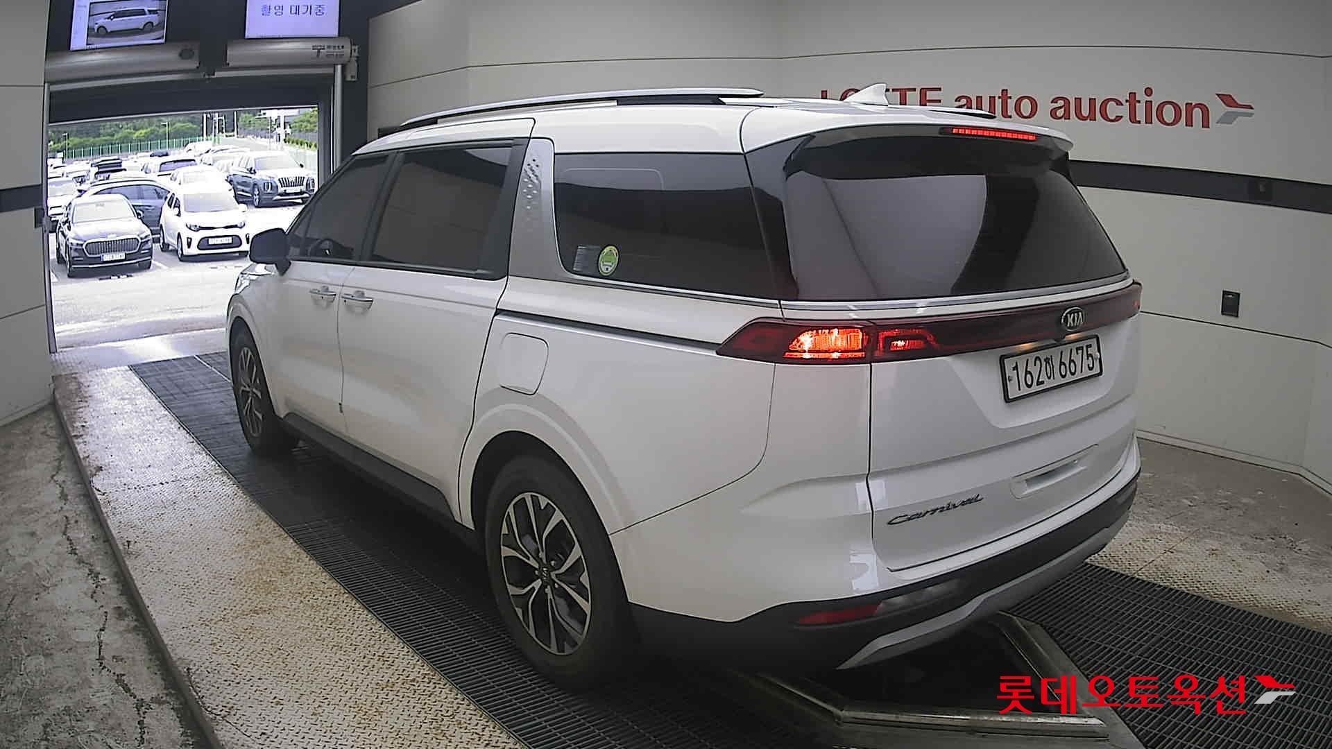 2021 - kia carnival