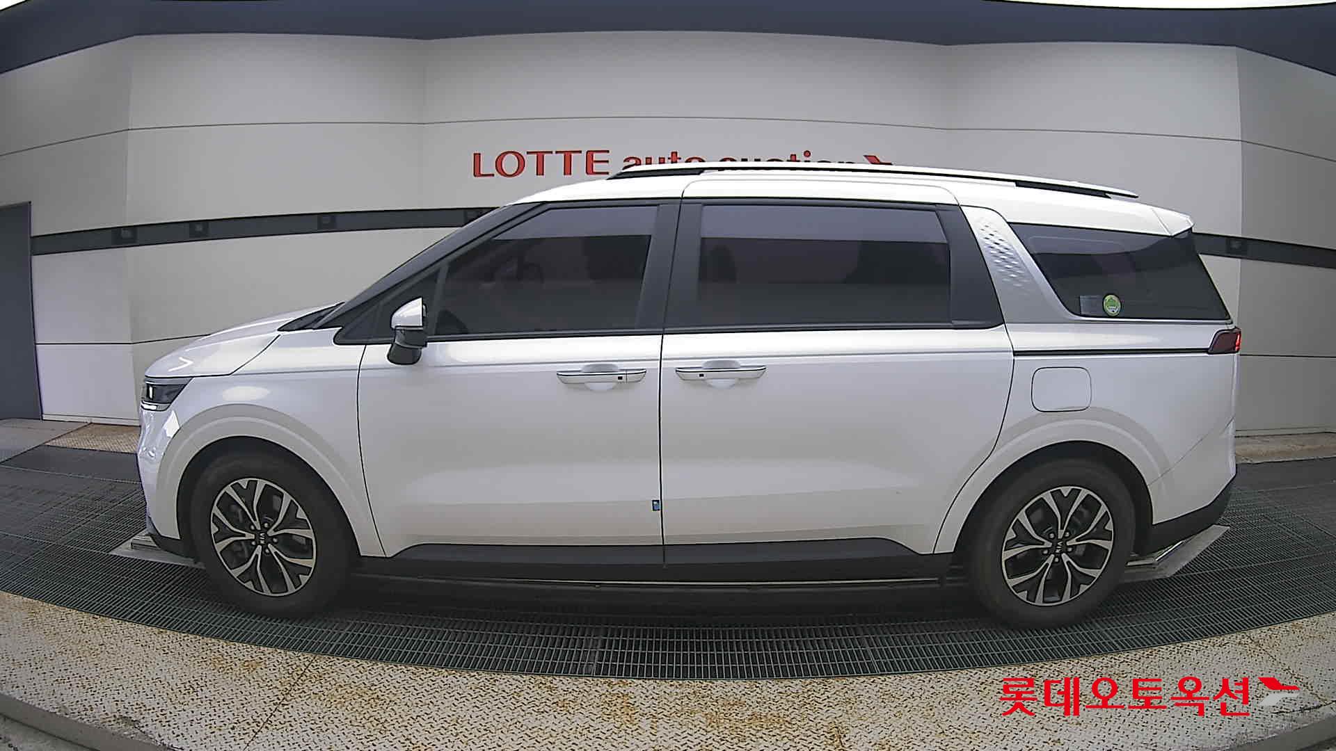 2021 - kia carnival