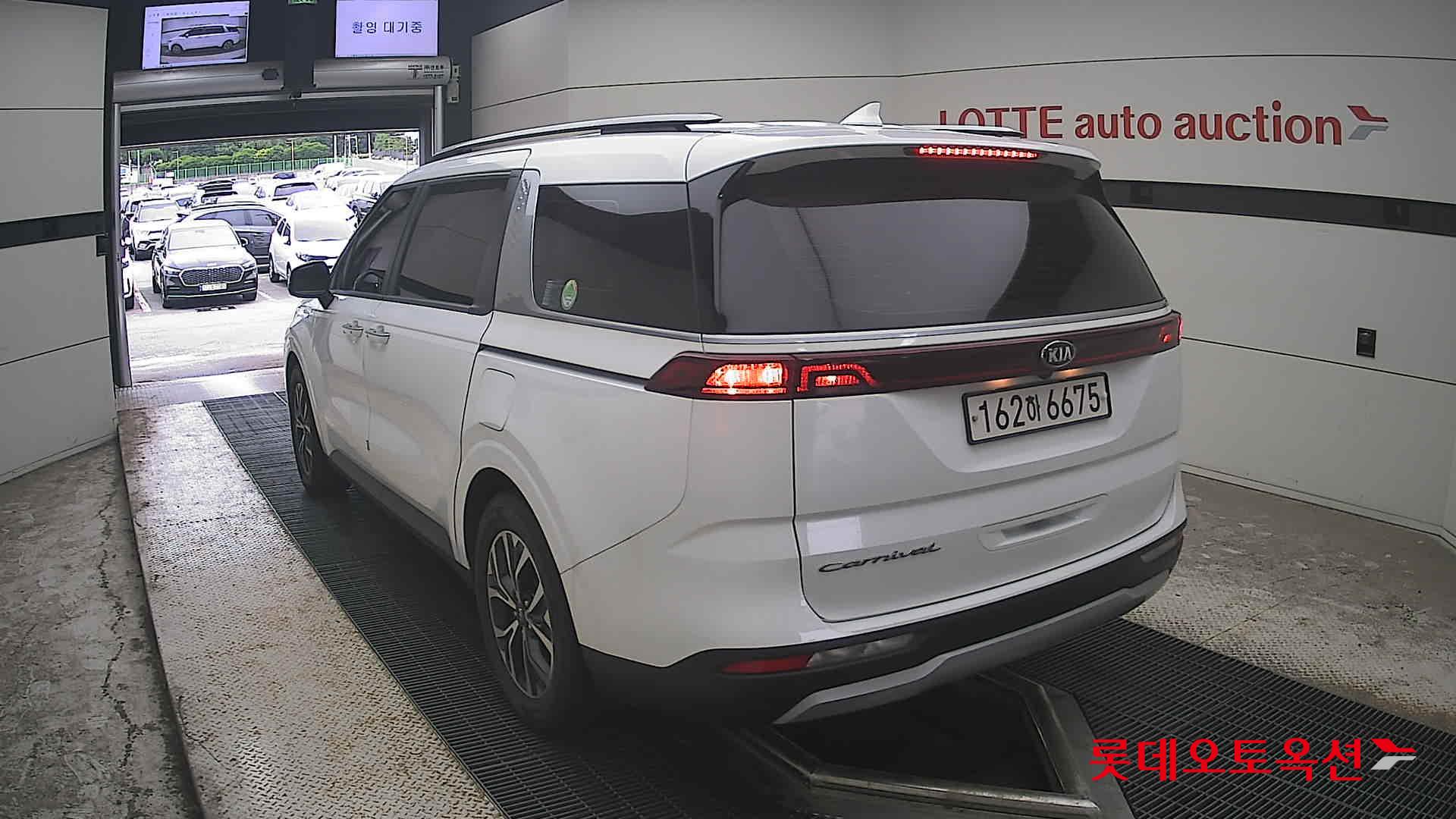 2021 - kia carnival