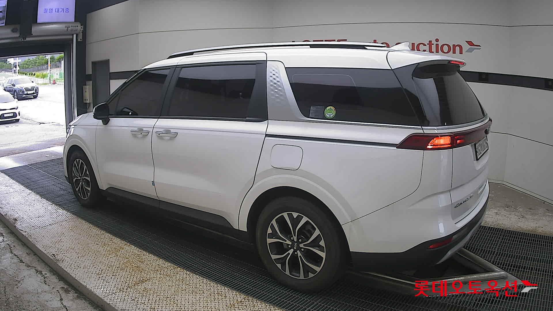 2021 - kia carnival