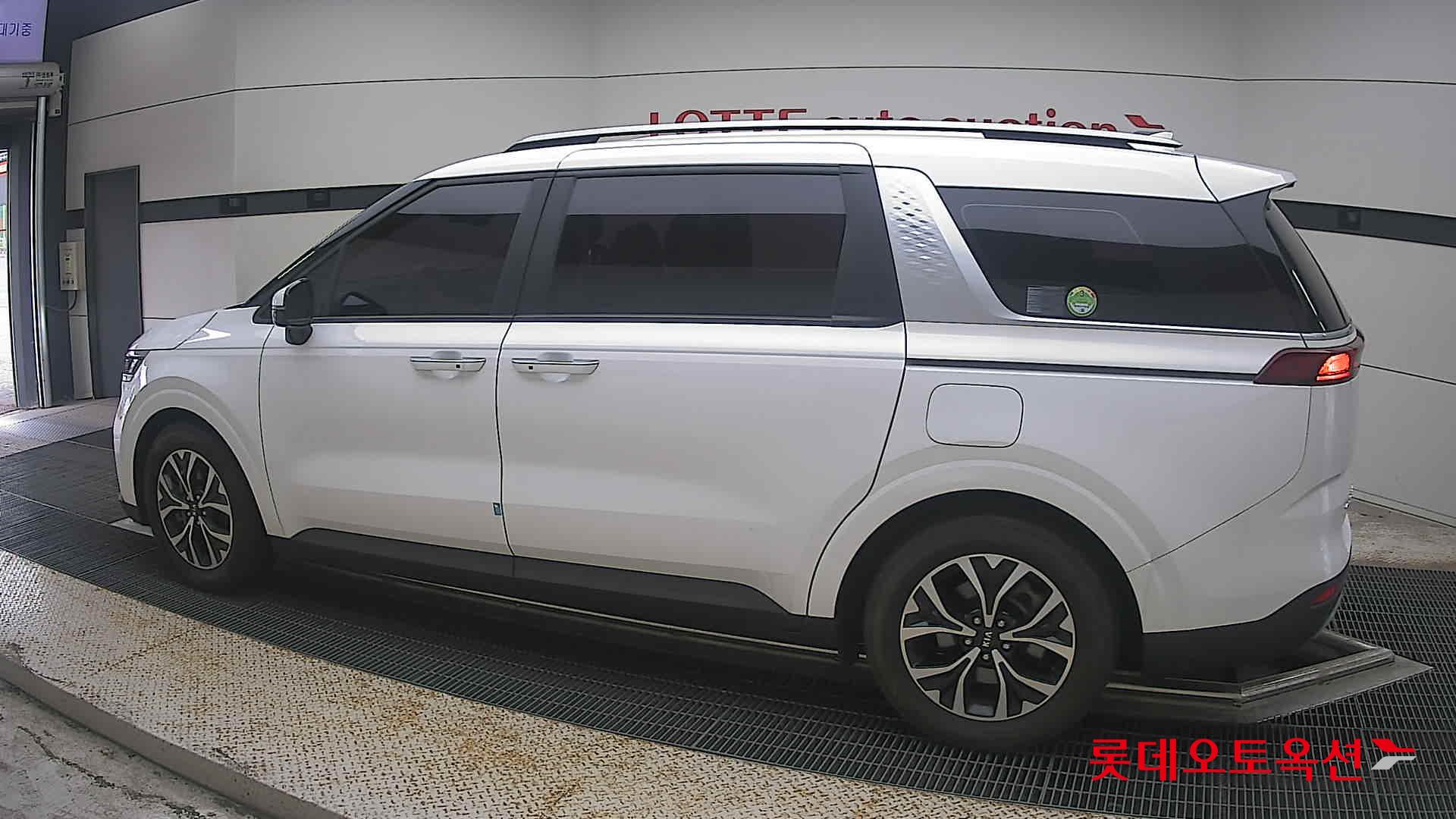 2021 - kia carnival
